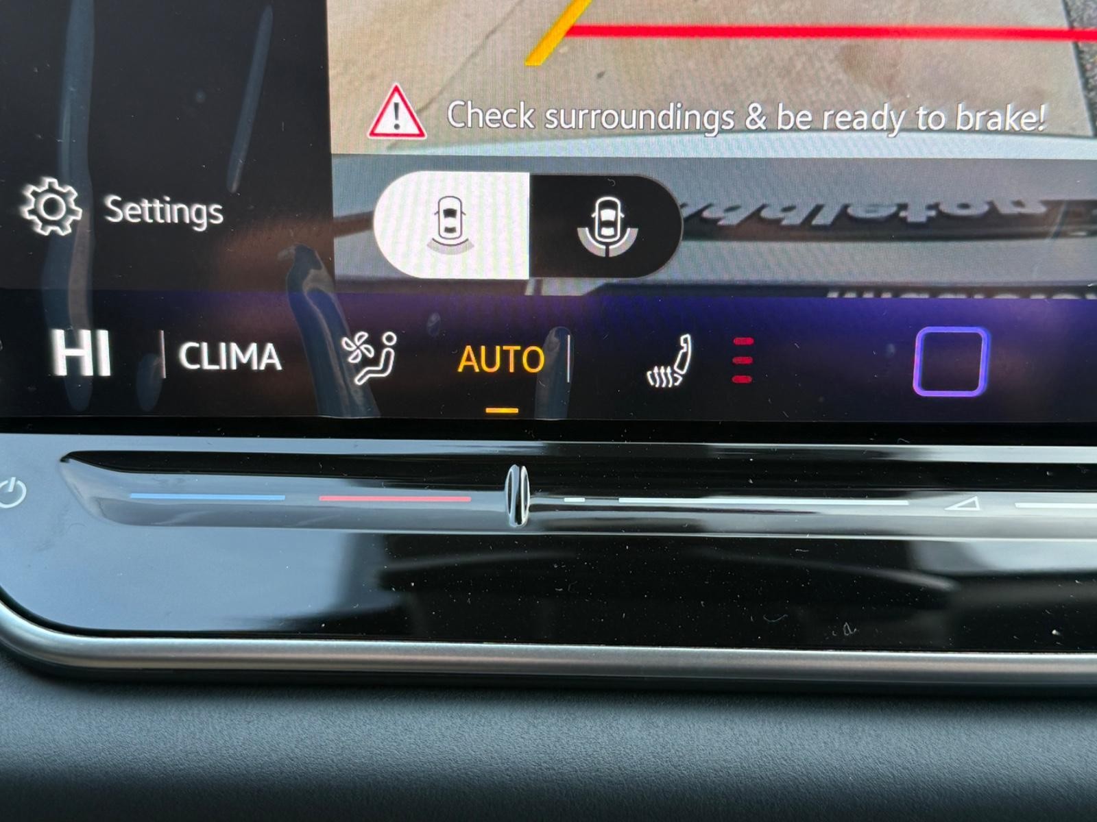 Volkswagen Tiguan Vehicle Image 14