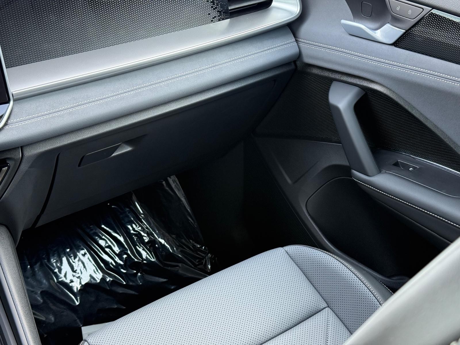 Volkswagen Tiguan Vehicle Image 09