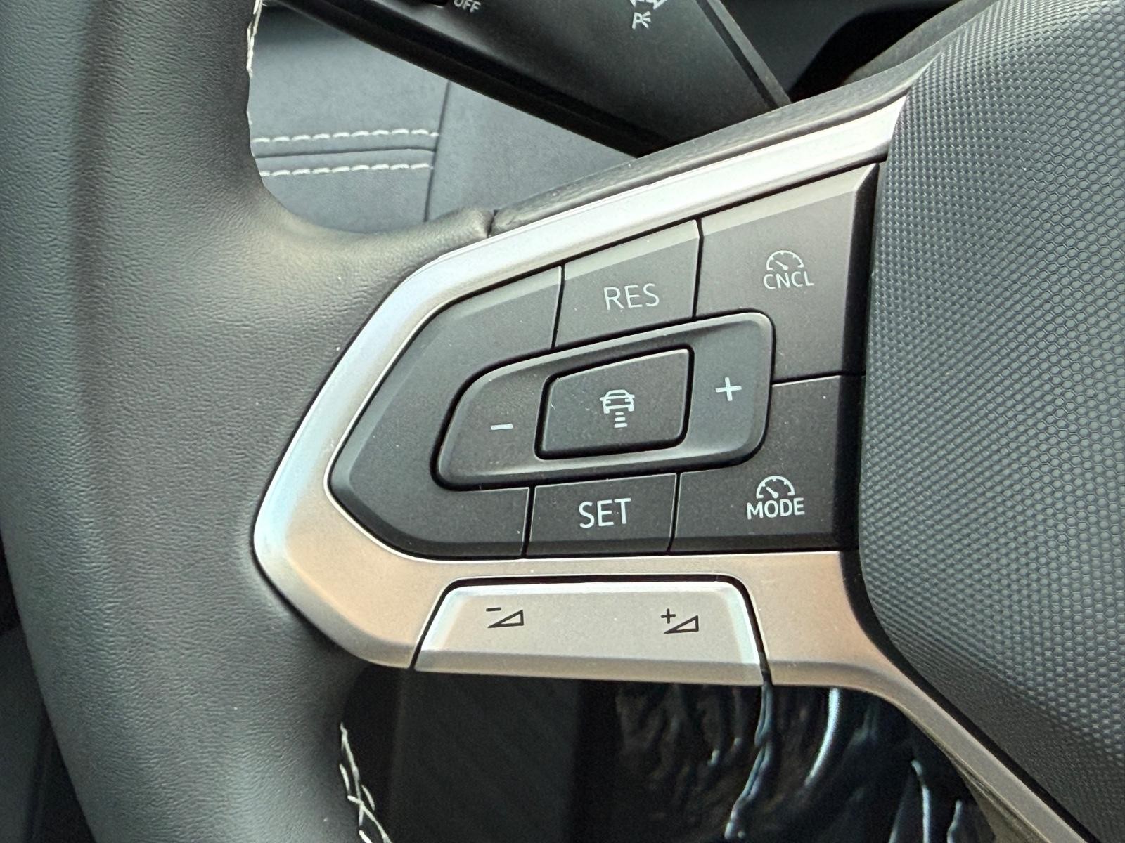 Volkswagen Tiguan Vehicle Image 10