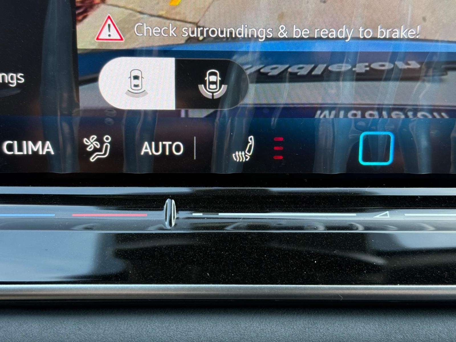 Volkswagen Tiguan Vehicle Image 14