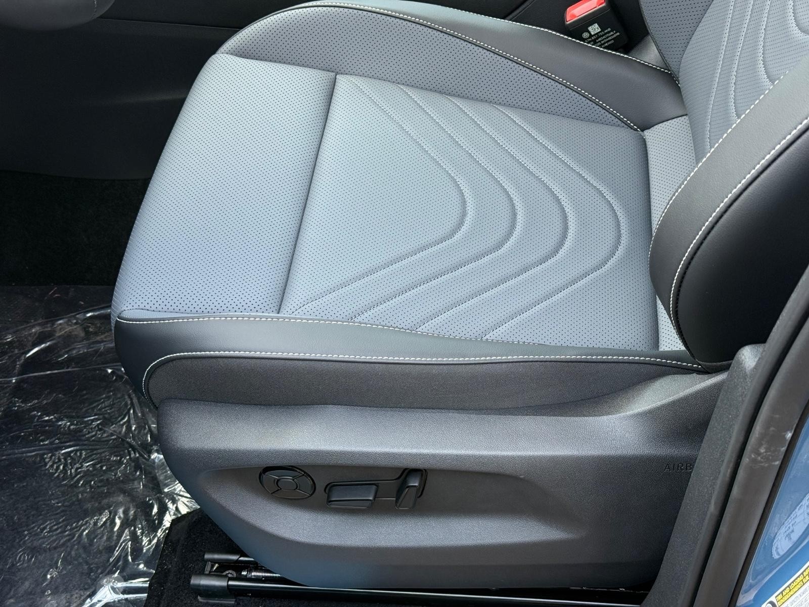 Volkswagen Tiguan Vehicle Image 16