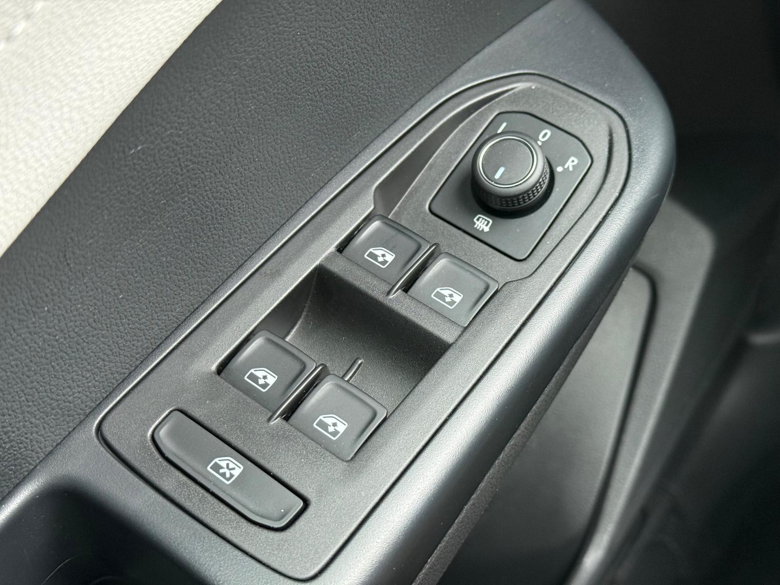 Volkswagen Taos Vehicle Image 21