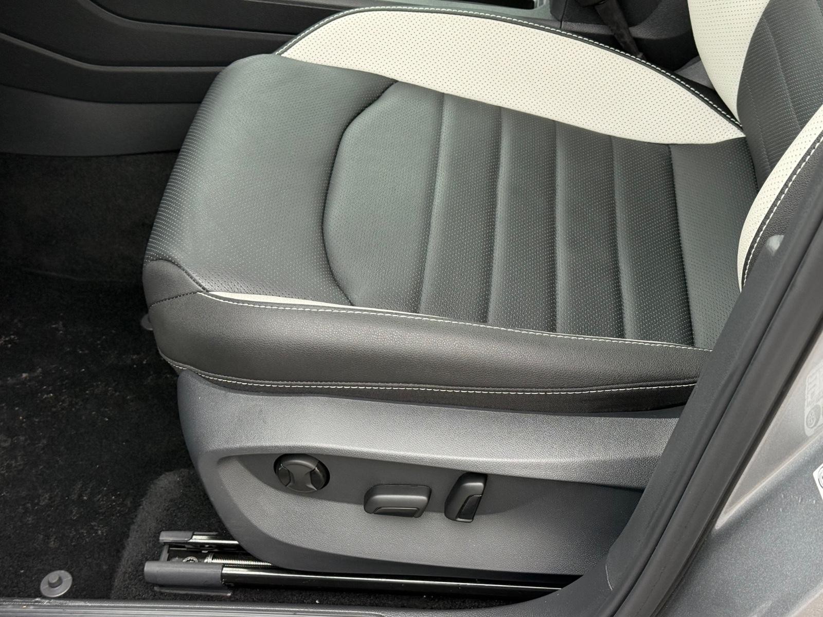 Volkswagen Taos Vehicle Image 22