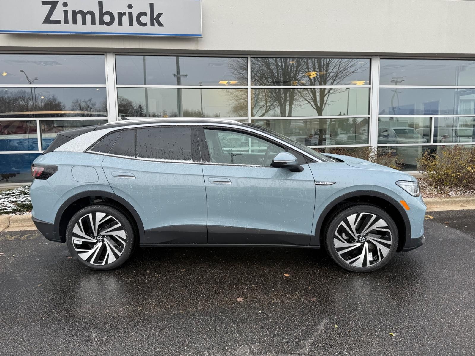 Volkswagen ID.4 Vehicle Image 02