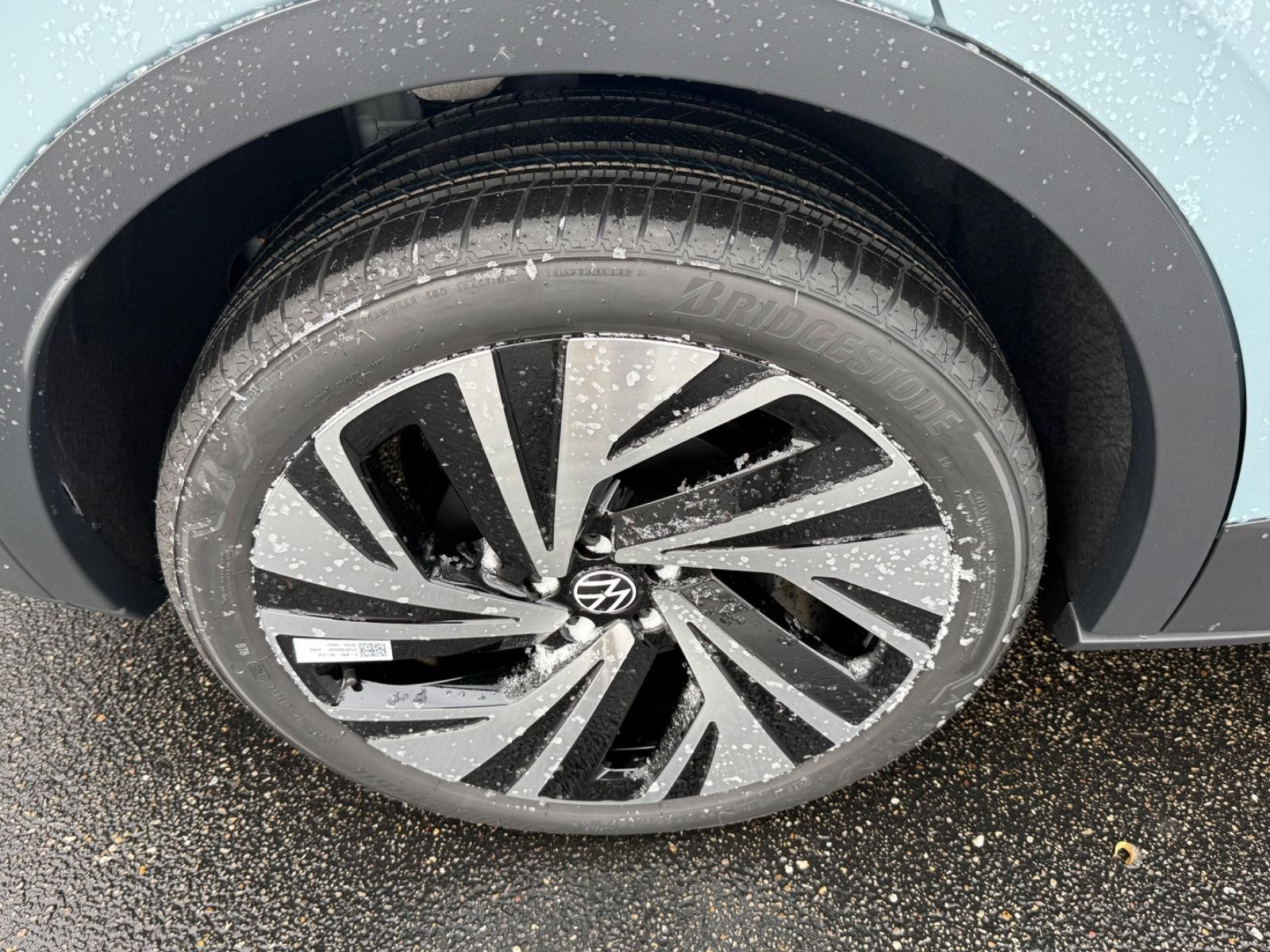 Volkswagen ID.4 Vehicle Image 04