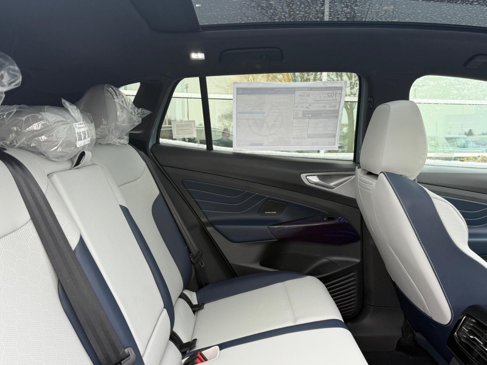 Volkswagen ID.4 Vehicle Image 05