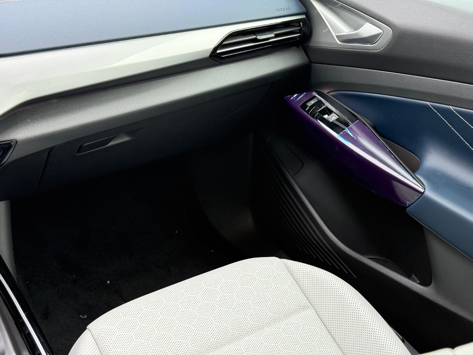 Volkswagen ID.4 Vehicle Image 09