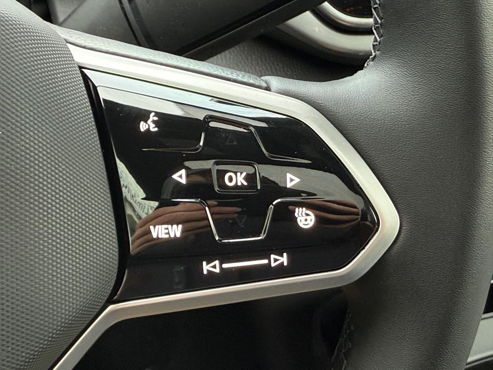 Volkswagen ID.4 Vehicle Image 11