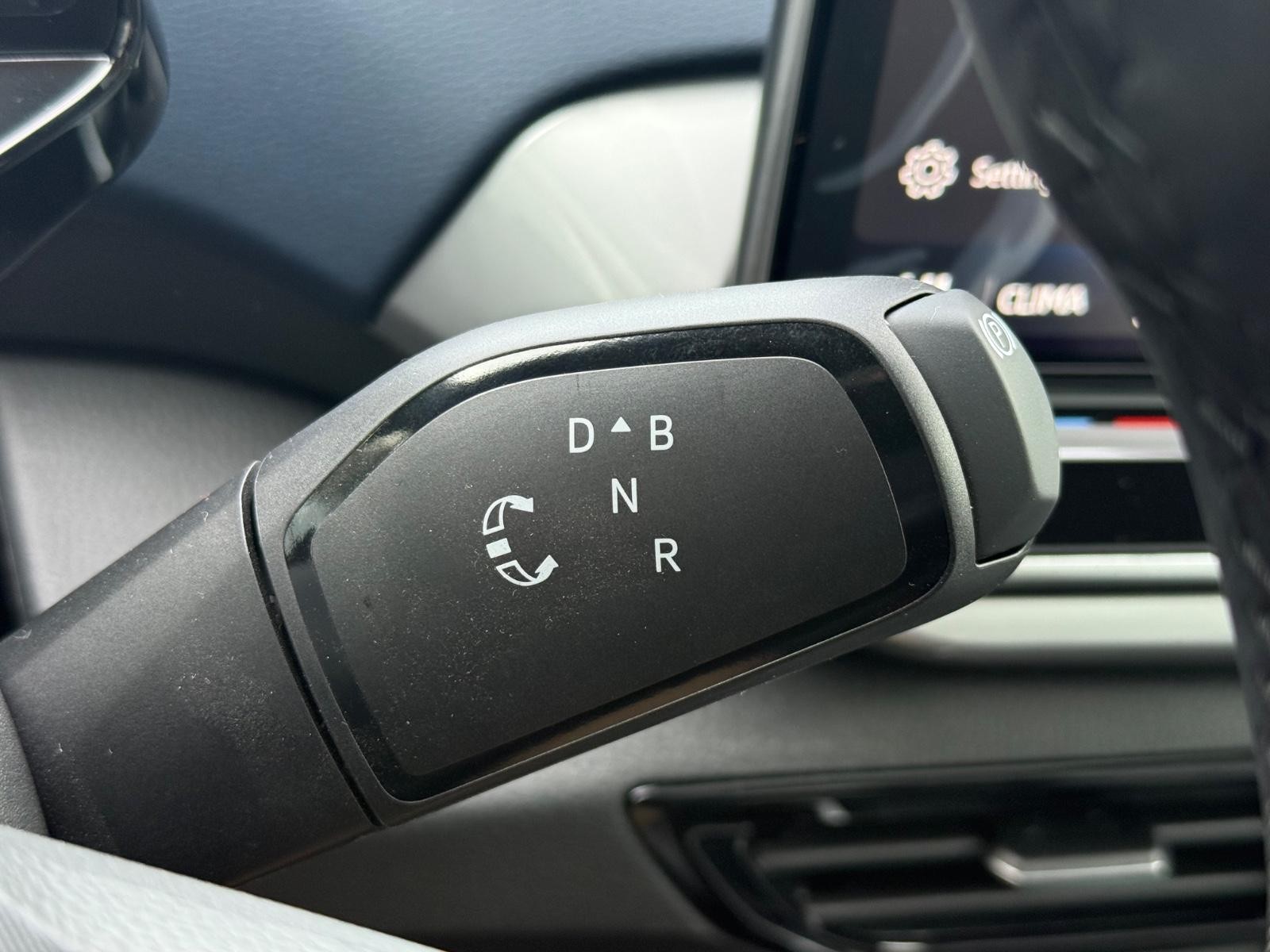 Volkswagen ID.4 Vehicle Image 12