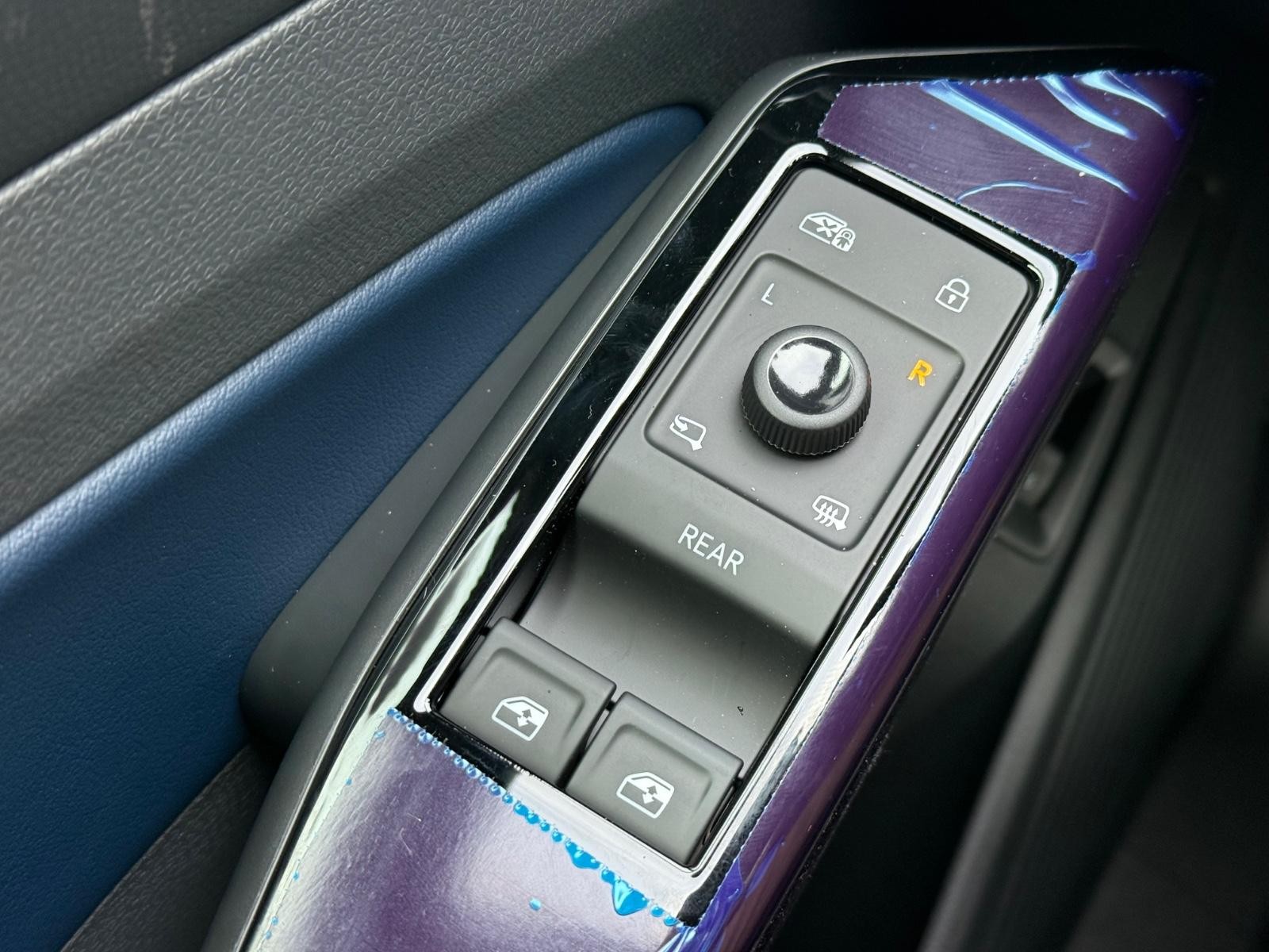 Volkswagen ID.4 Vehicle Image 16