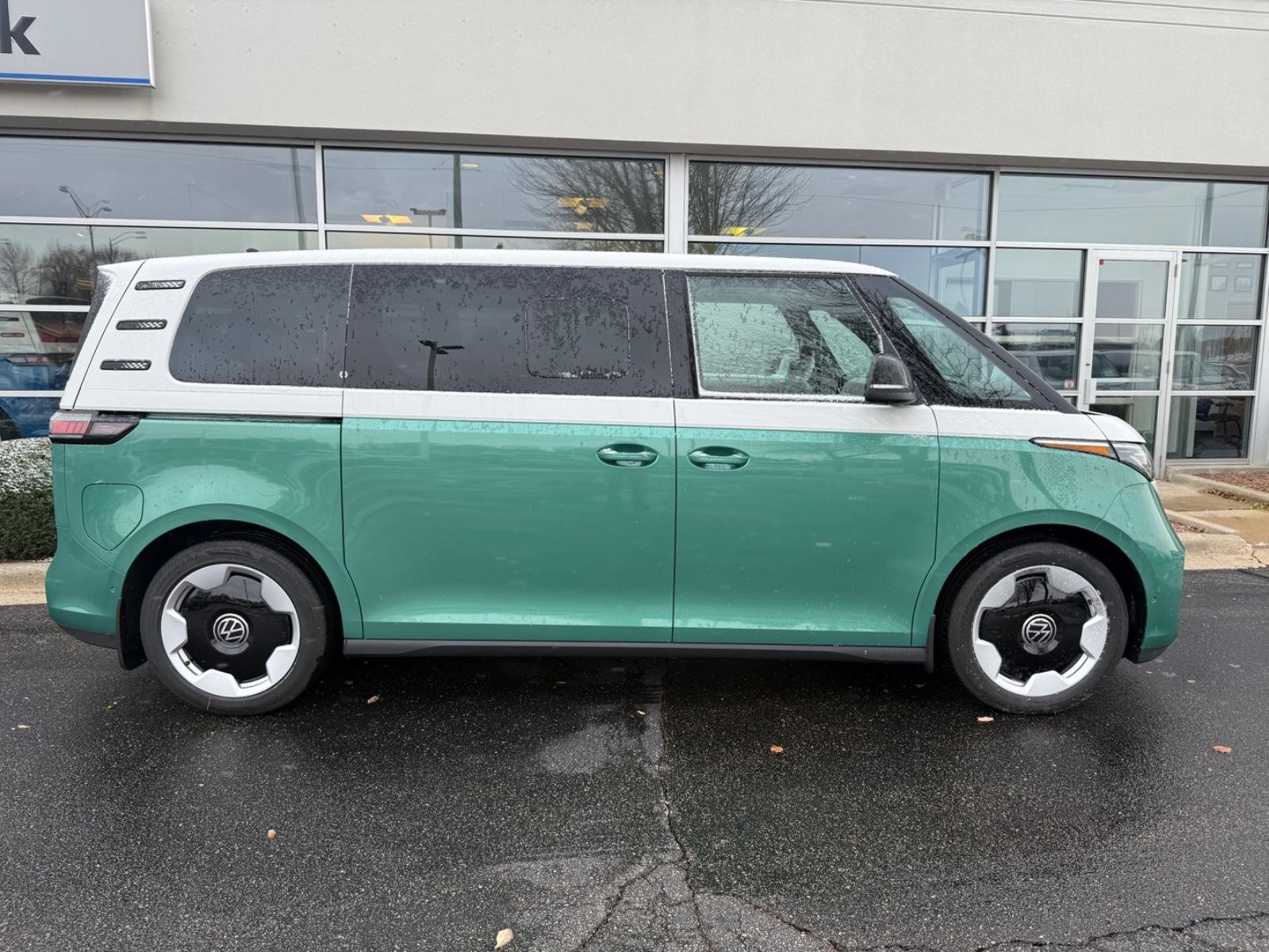 Volkswagen ID. Buzz Vehicle Image 02