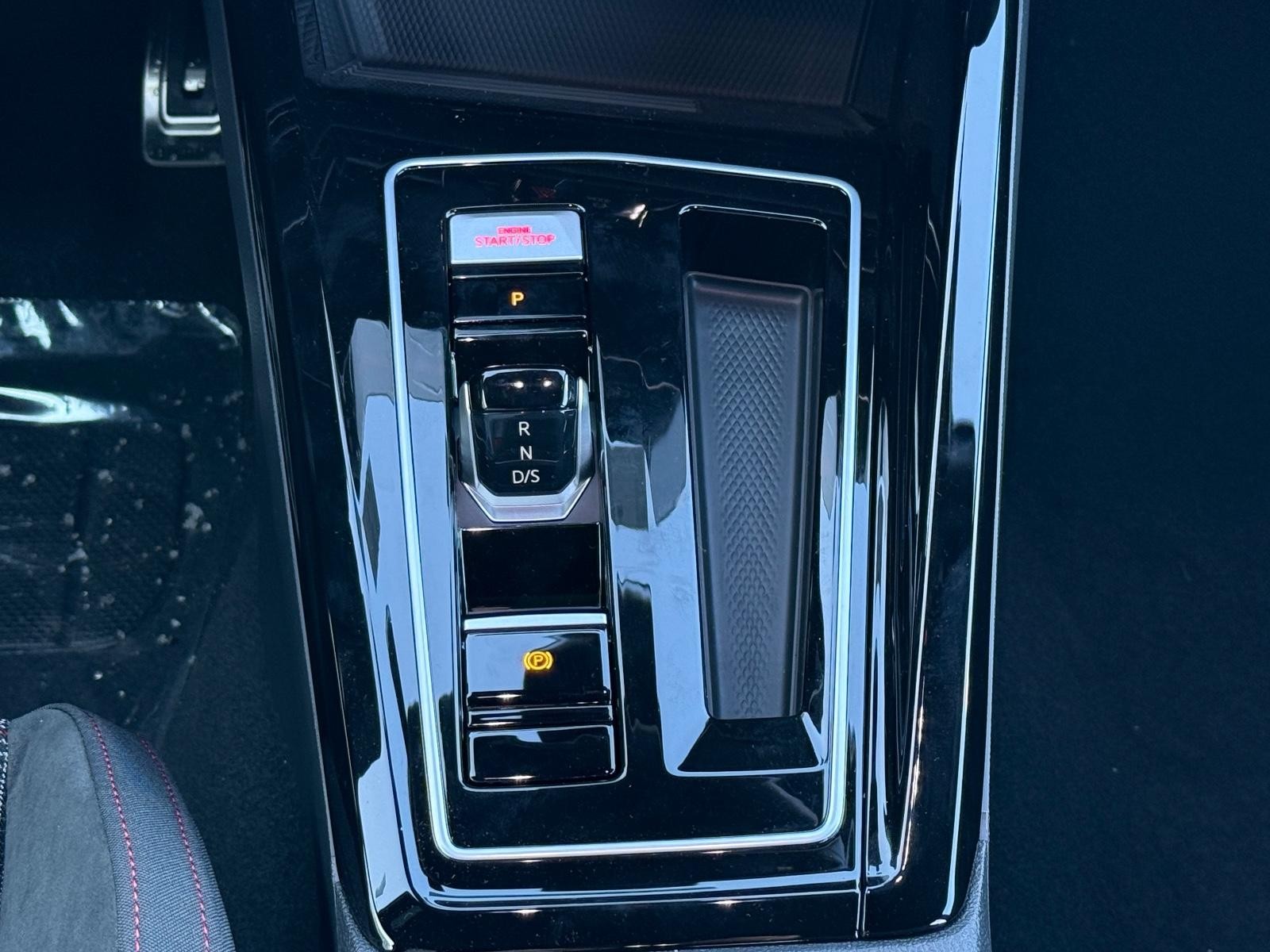 Volkswagen Golf GTI Vehicle Image 09