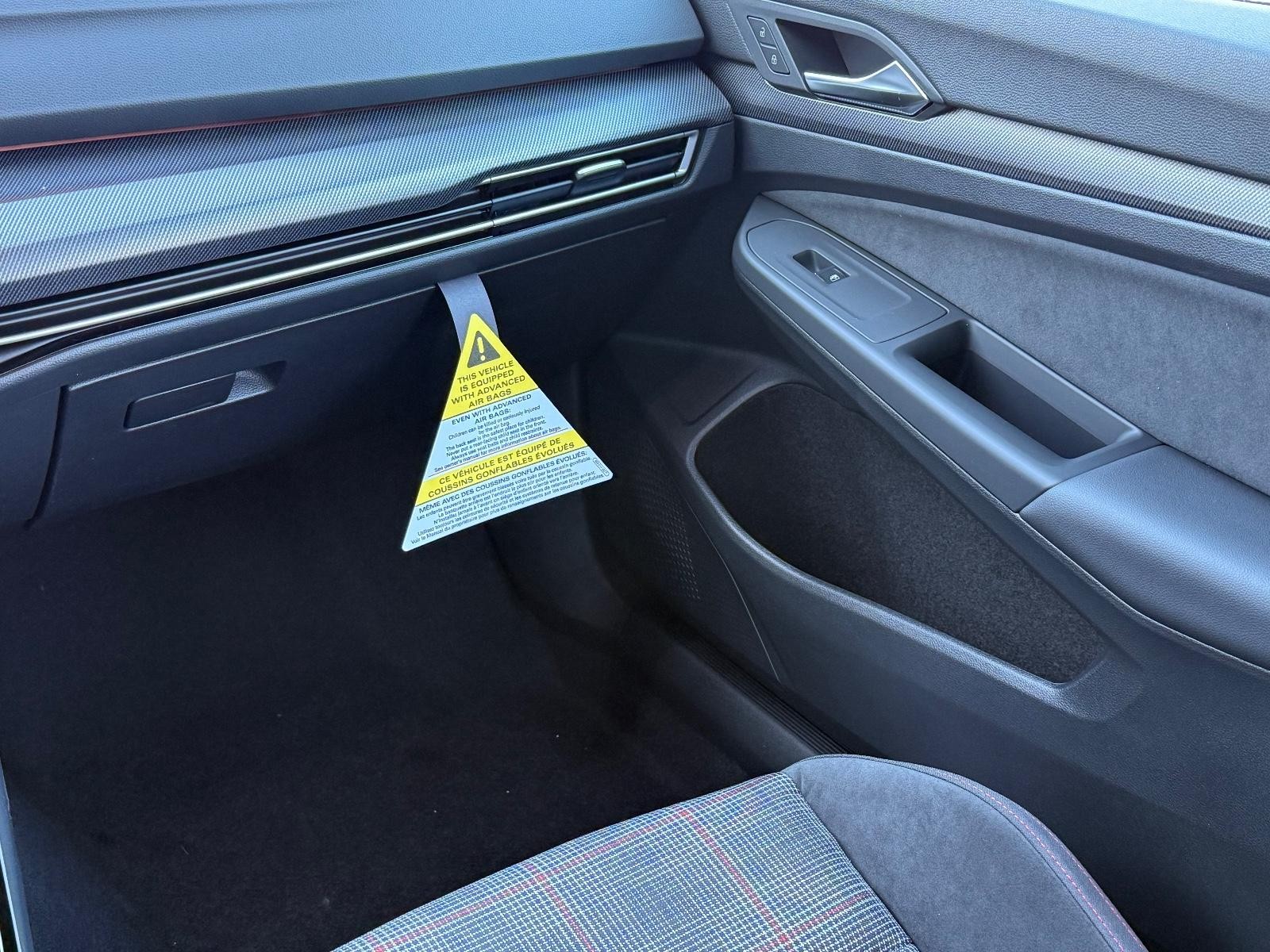 Volkswagen Golf GTI Vehicle Image 10