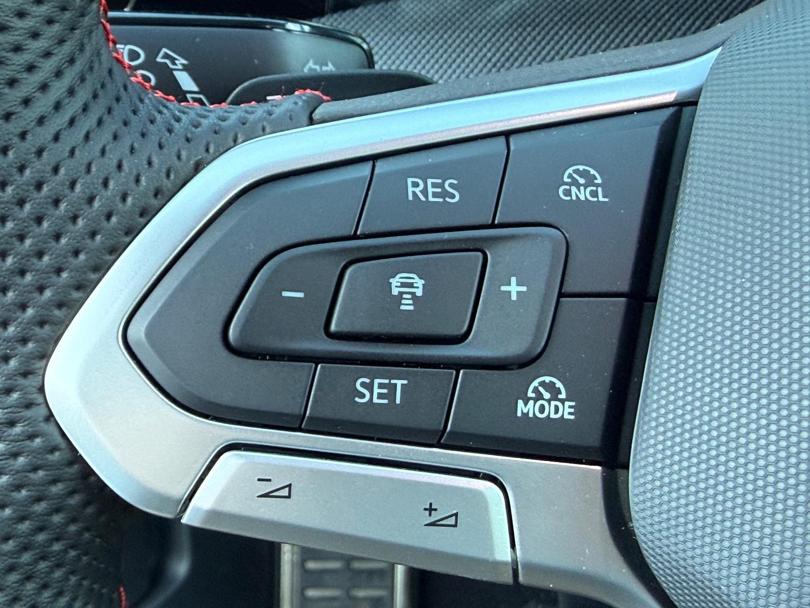 Volkswagen Golf GTI Vehicle Image 11