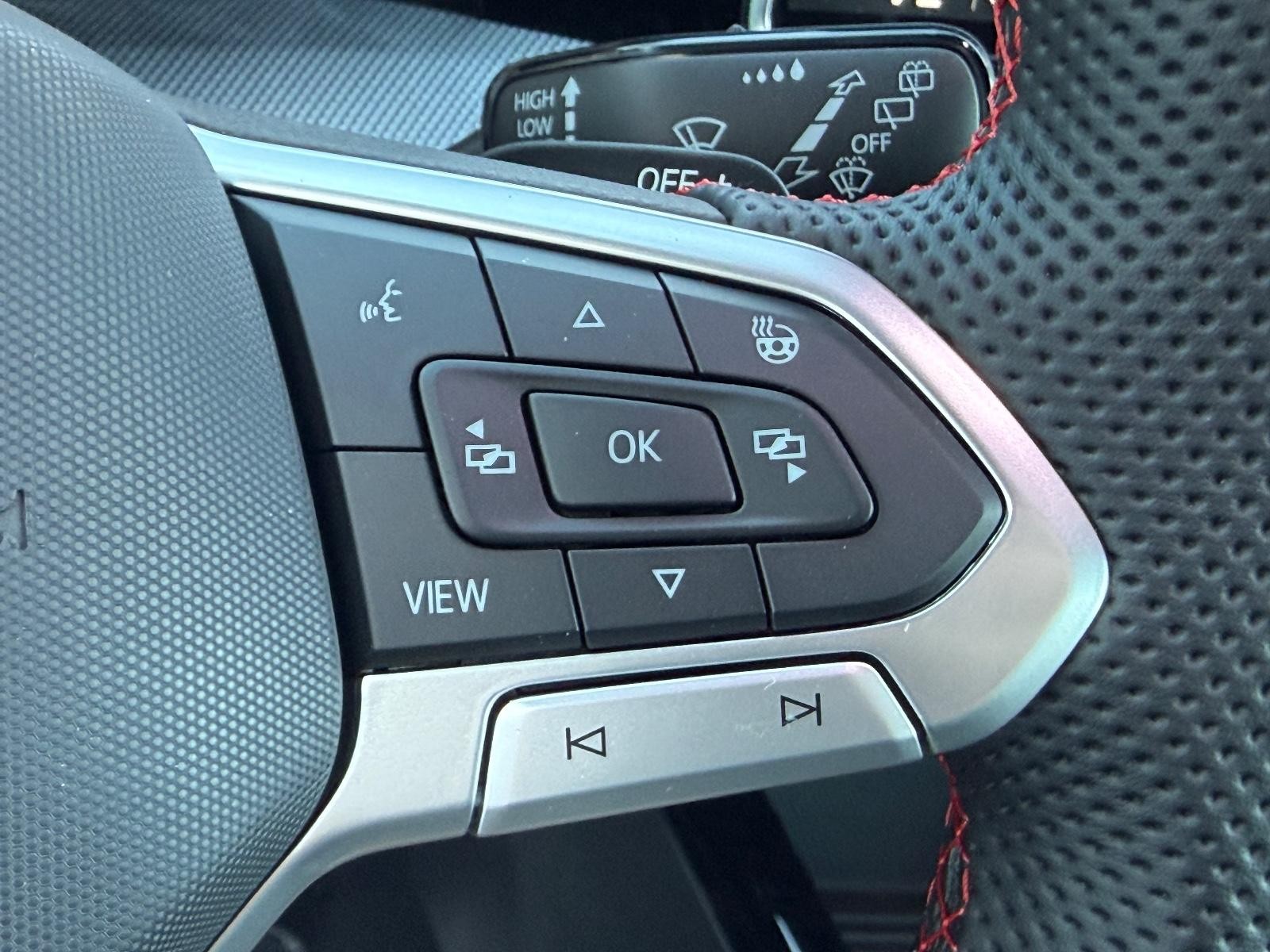 Volkswagen Golf GTI Vehicle Image 12