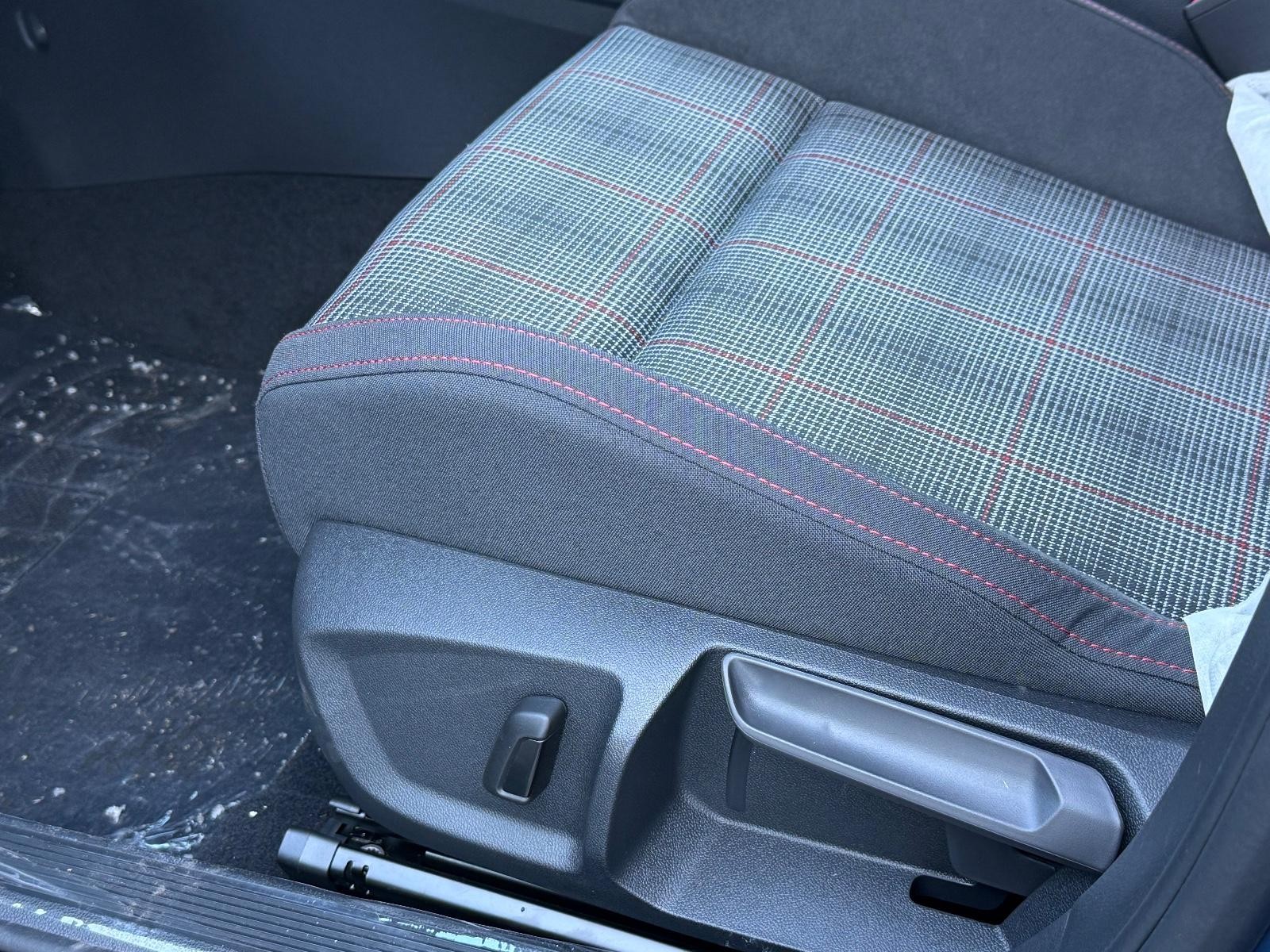 Volkswagen Golf GTI Vehicle Image 16