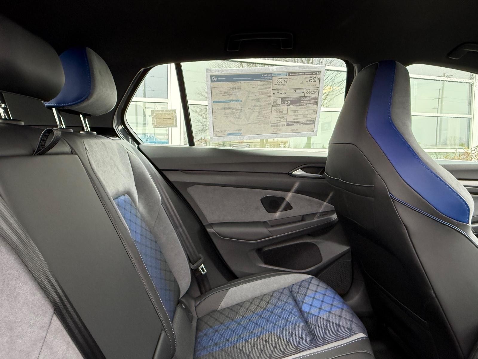 Volkswagen Golf R Vehicle Image 05