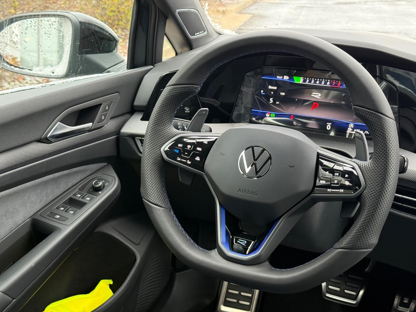 Volkswagen Golf R Vehicle Image 09