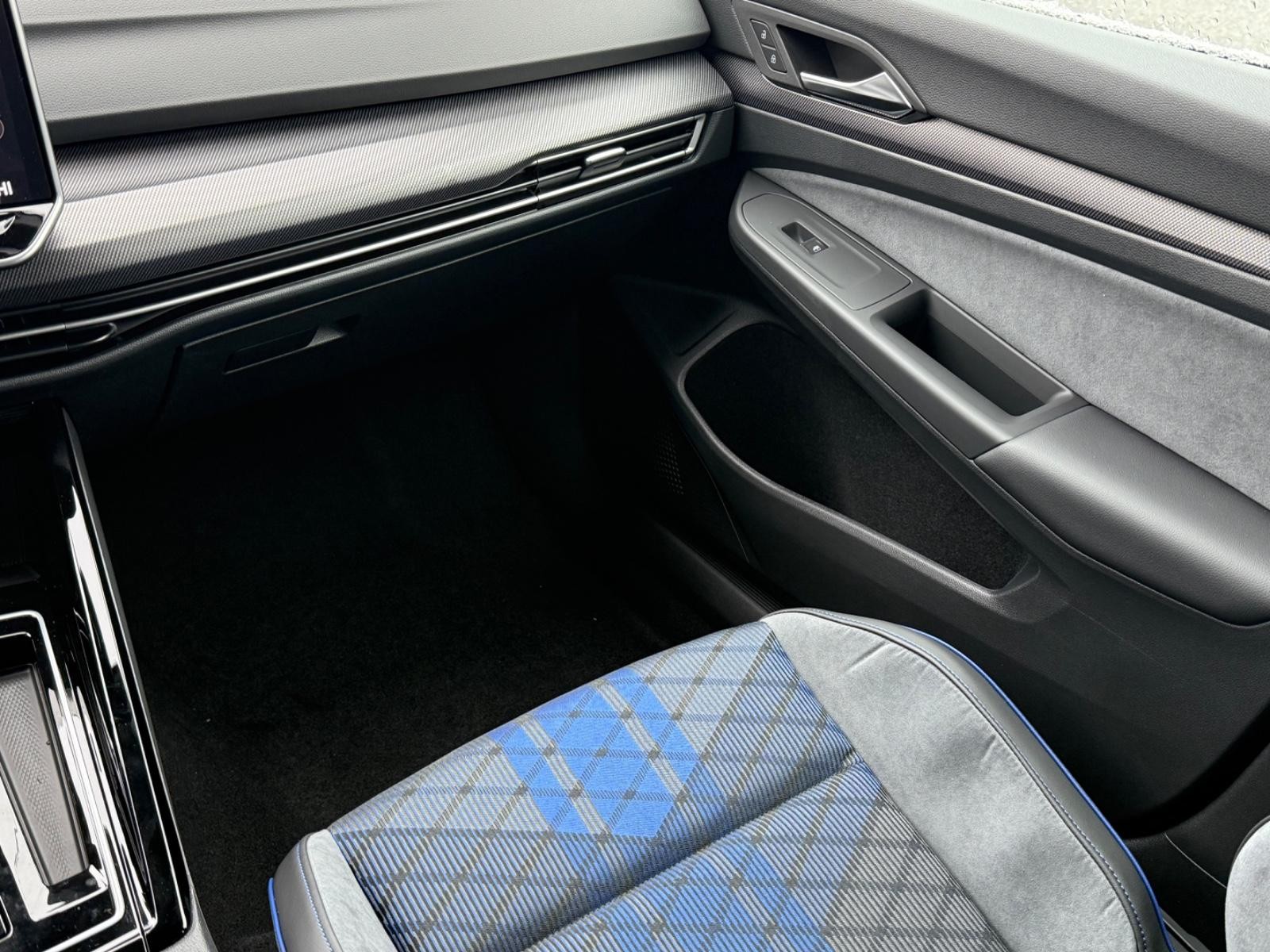 Volkswagen Golf R Vehicle Image 10