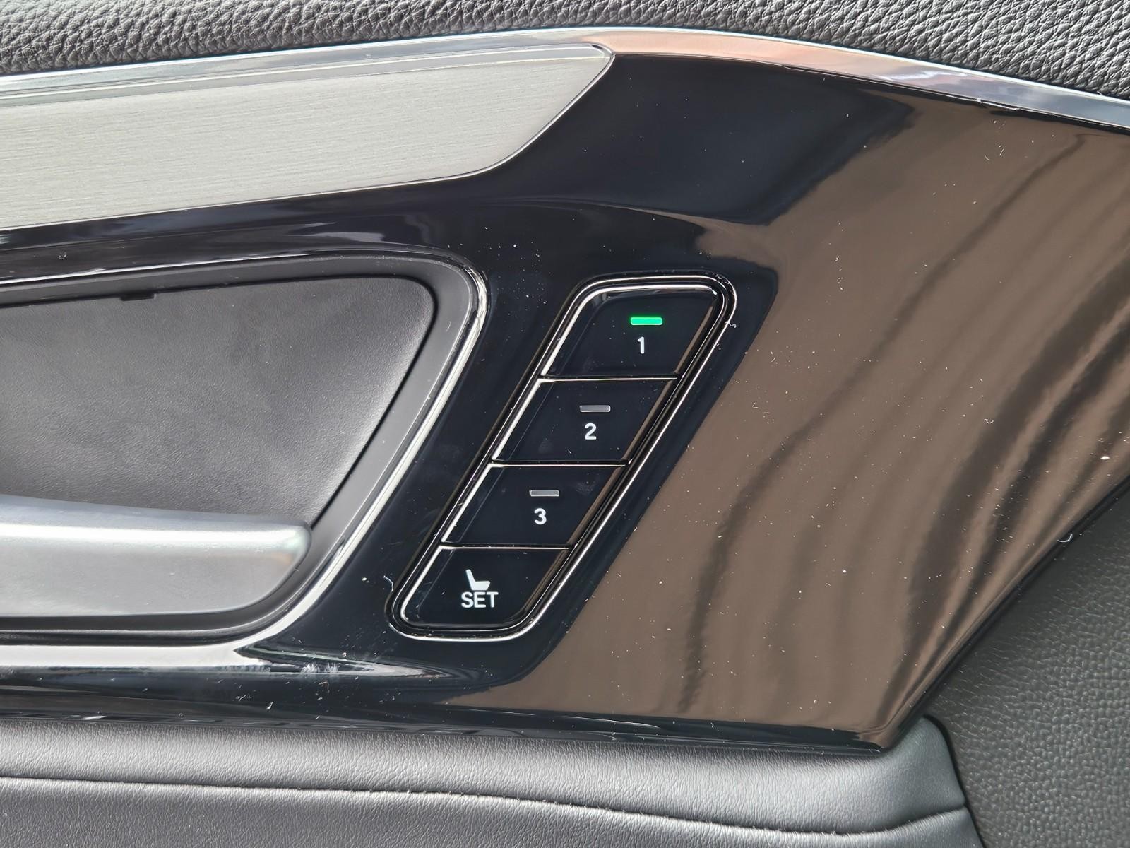 Acura MDX Vehicle Image 11