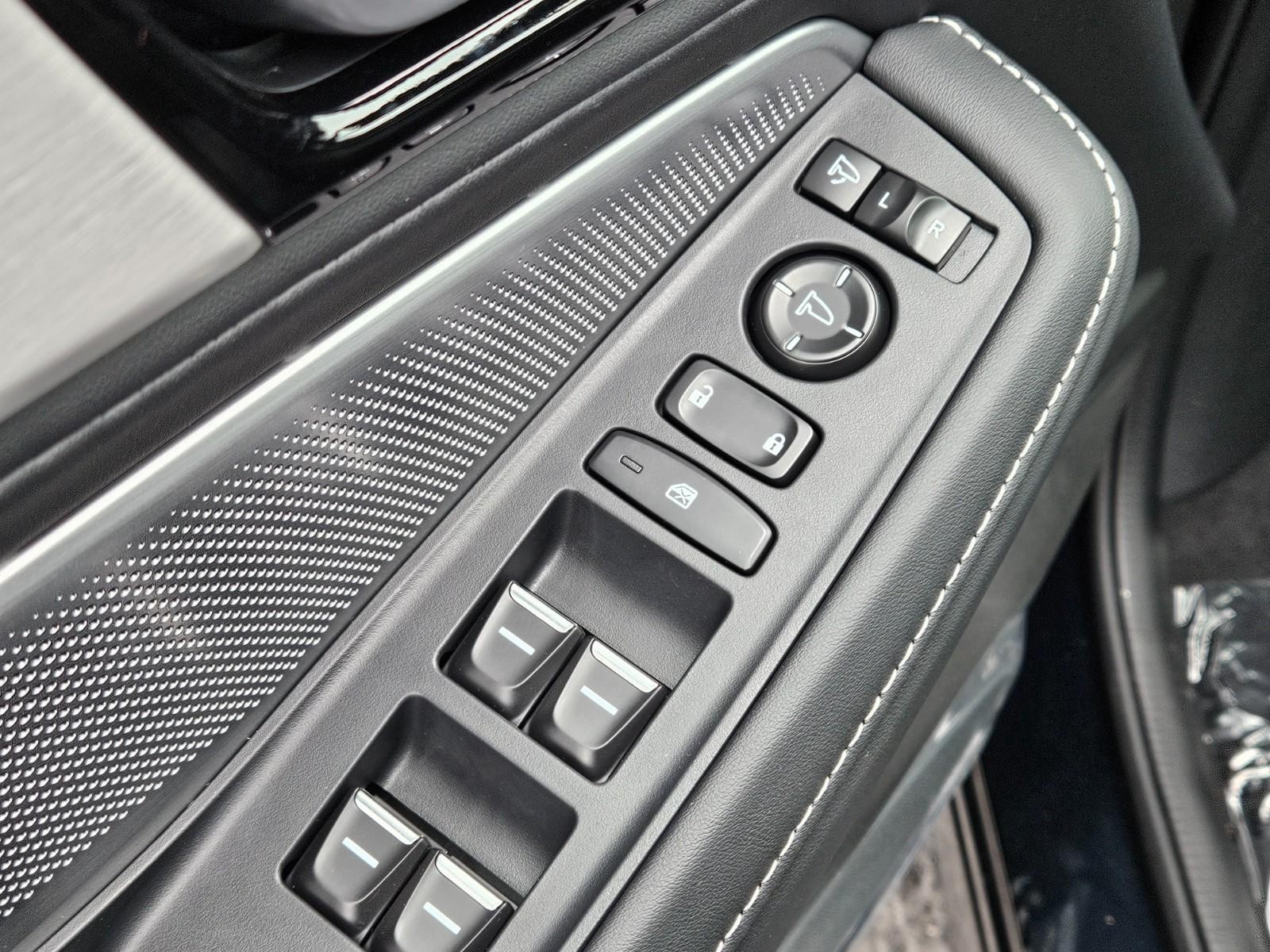 Acura MDX Vehicle Image 16