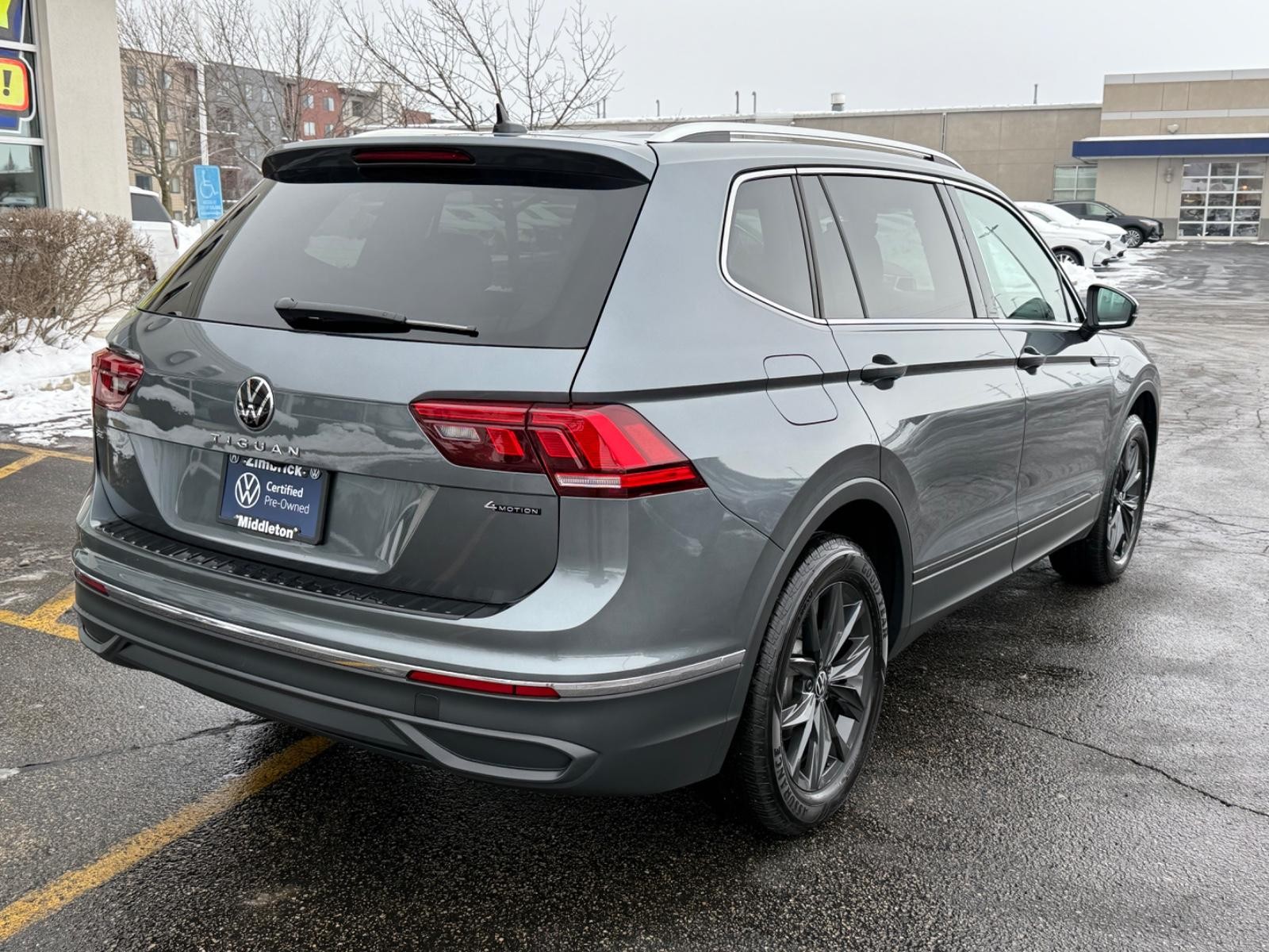 Volkswagen Tiguan Vehicle Image 03