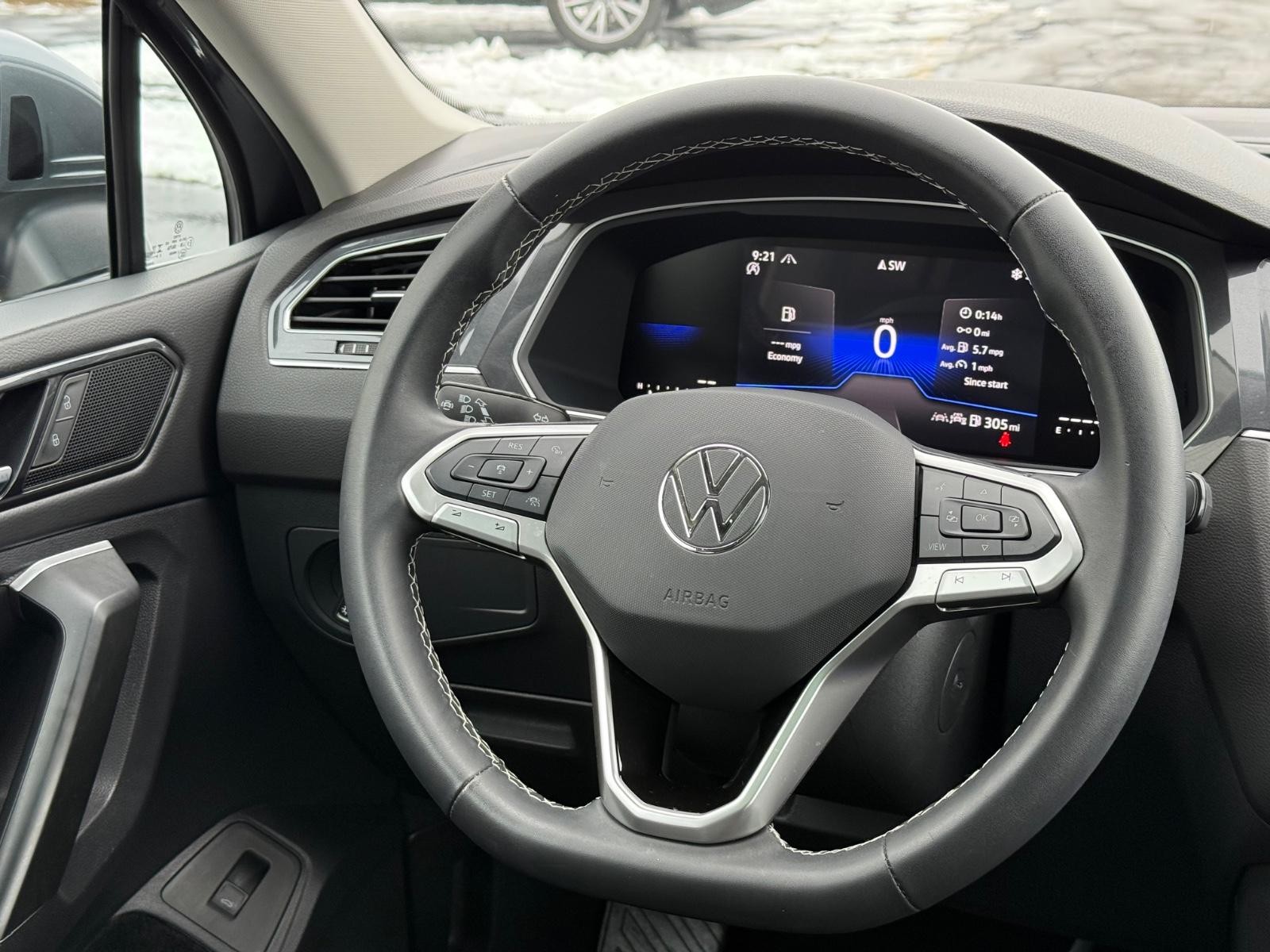 Volkswagen Tiguan Vehicle Image 14