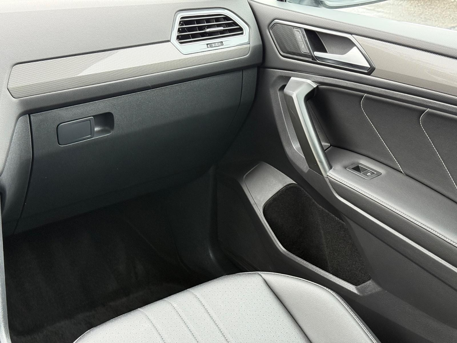 Volkswagen Tiguan Vehicle Image 15