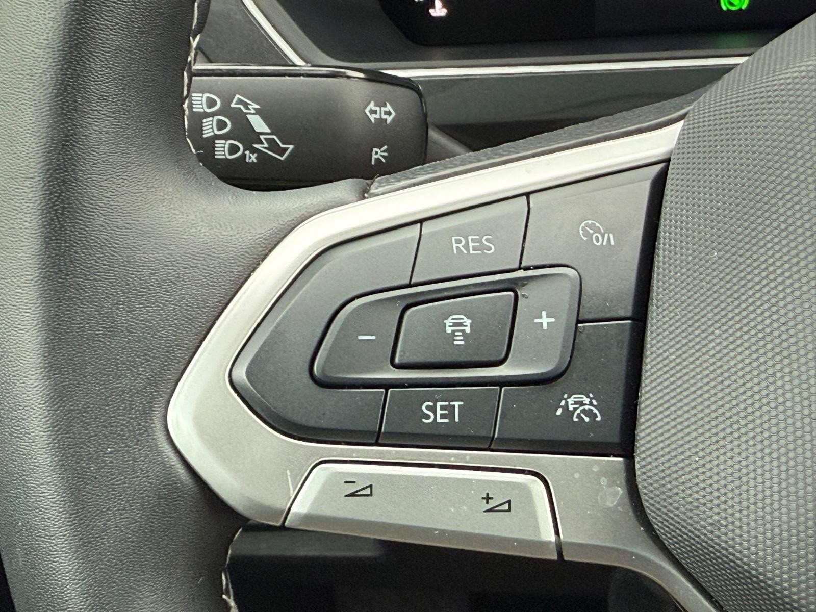 Volkswagen Tiguan Vehicle Image 16