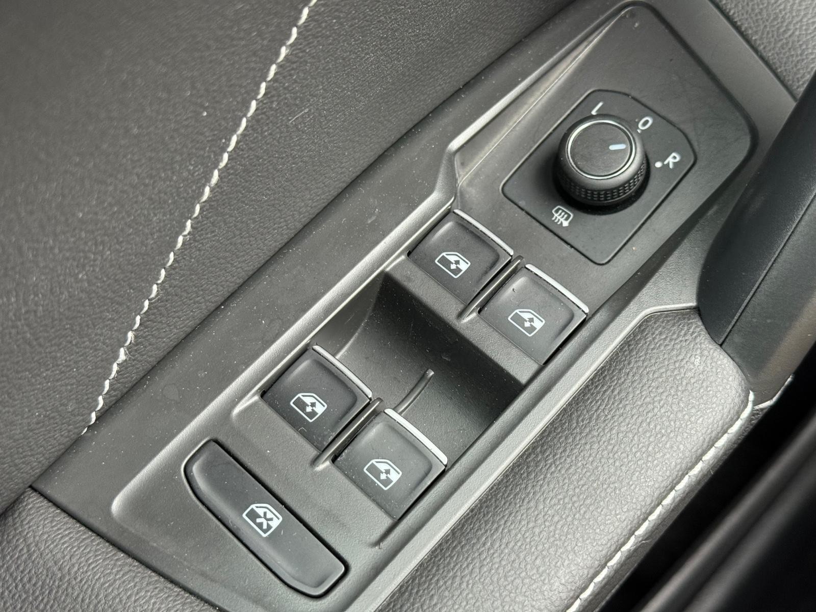 Volkswagen Tiguan Vehicle Image 21