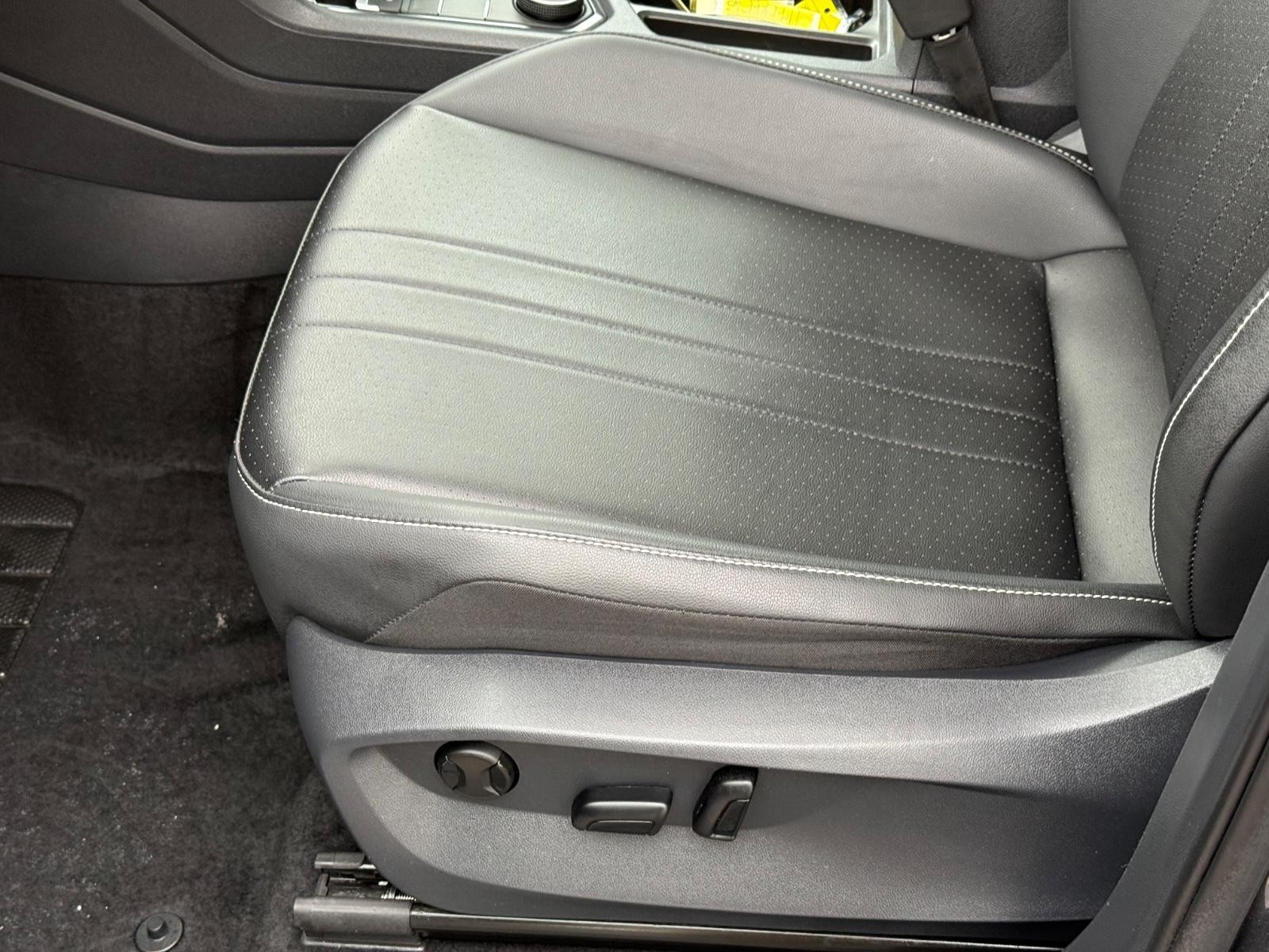 Volkswagen Tiguan Vehicle Image 22