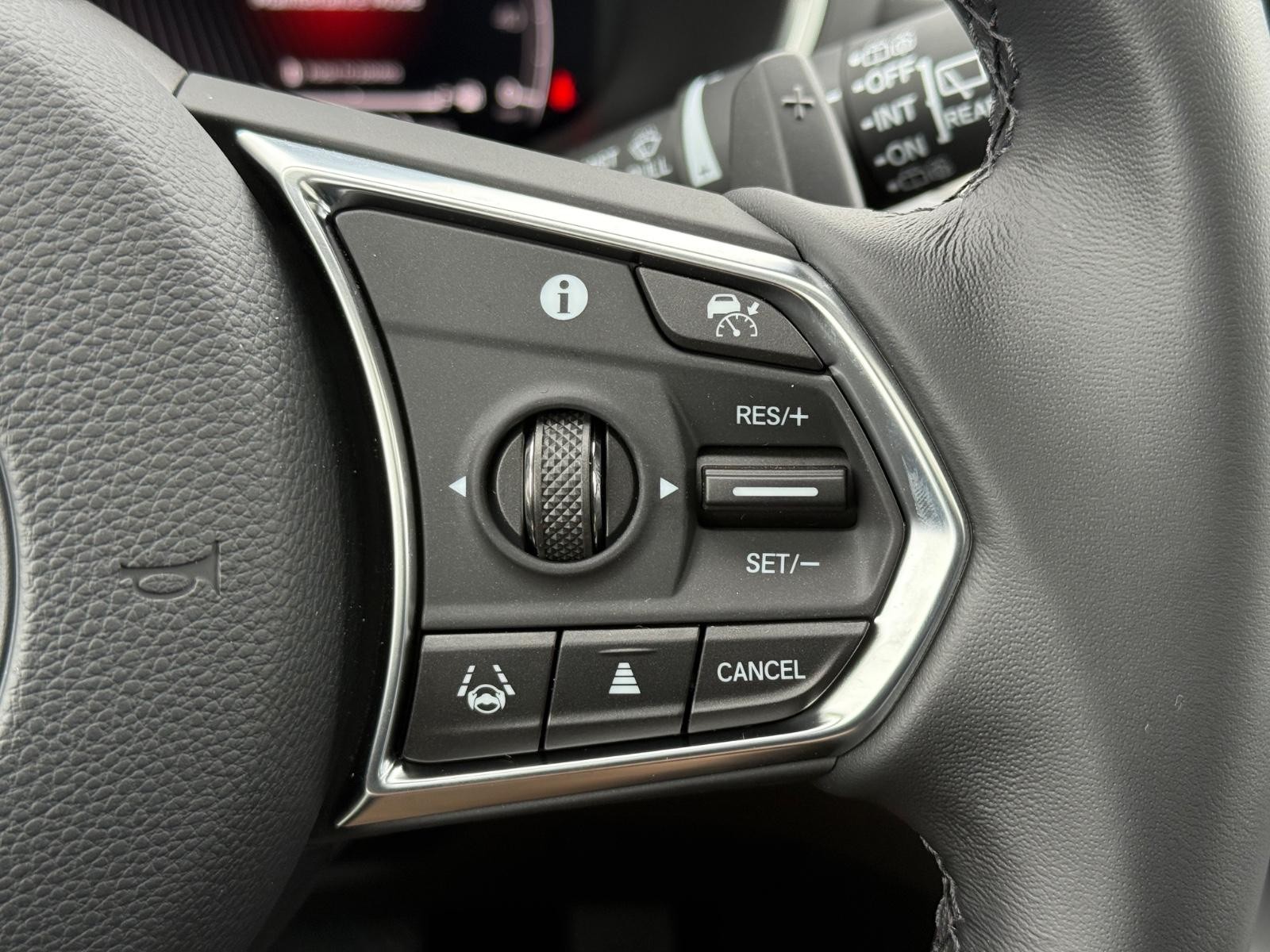 Acura MDX Vehicle Image 13