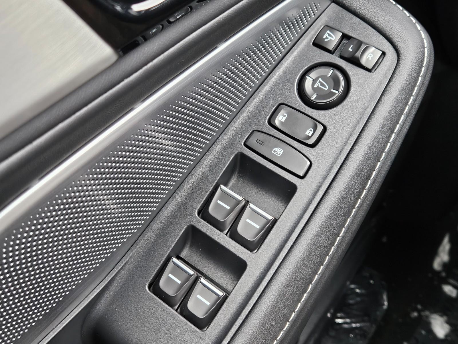 Acura MDX Vehicle Image 15