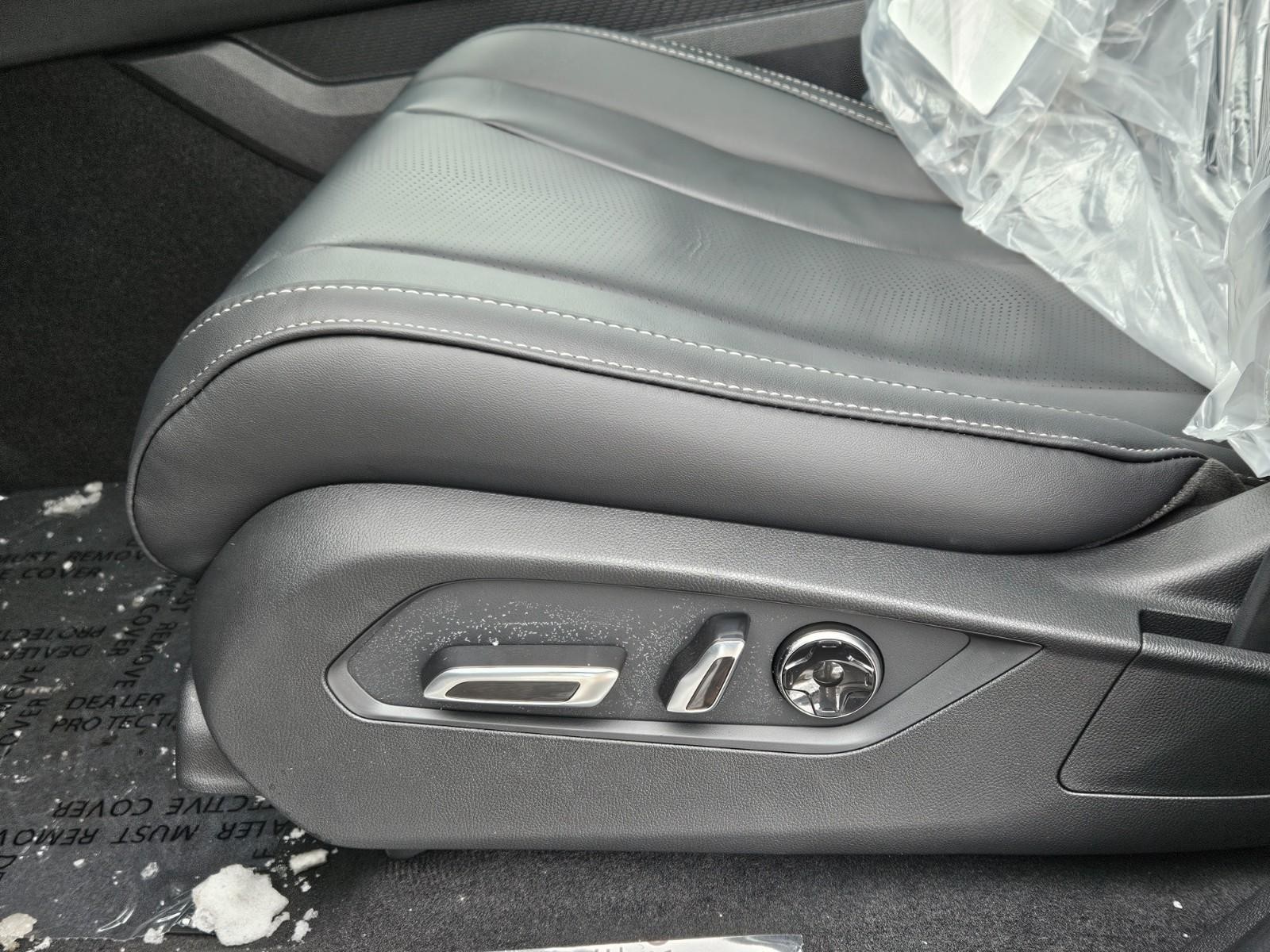 Acura MDX Vehicle Image 16