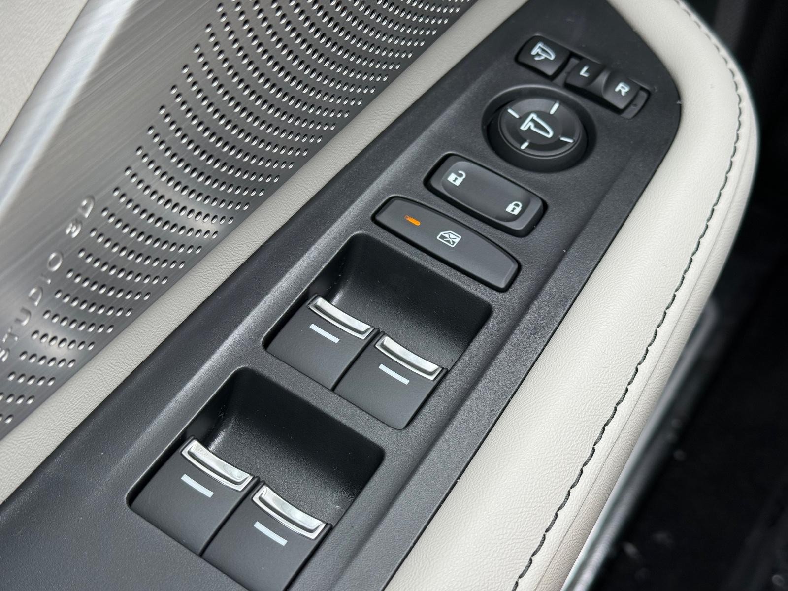 Acura RDX Vehicle Image 15