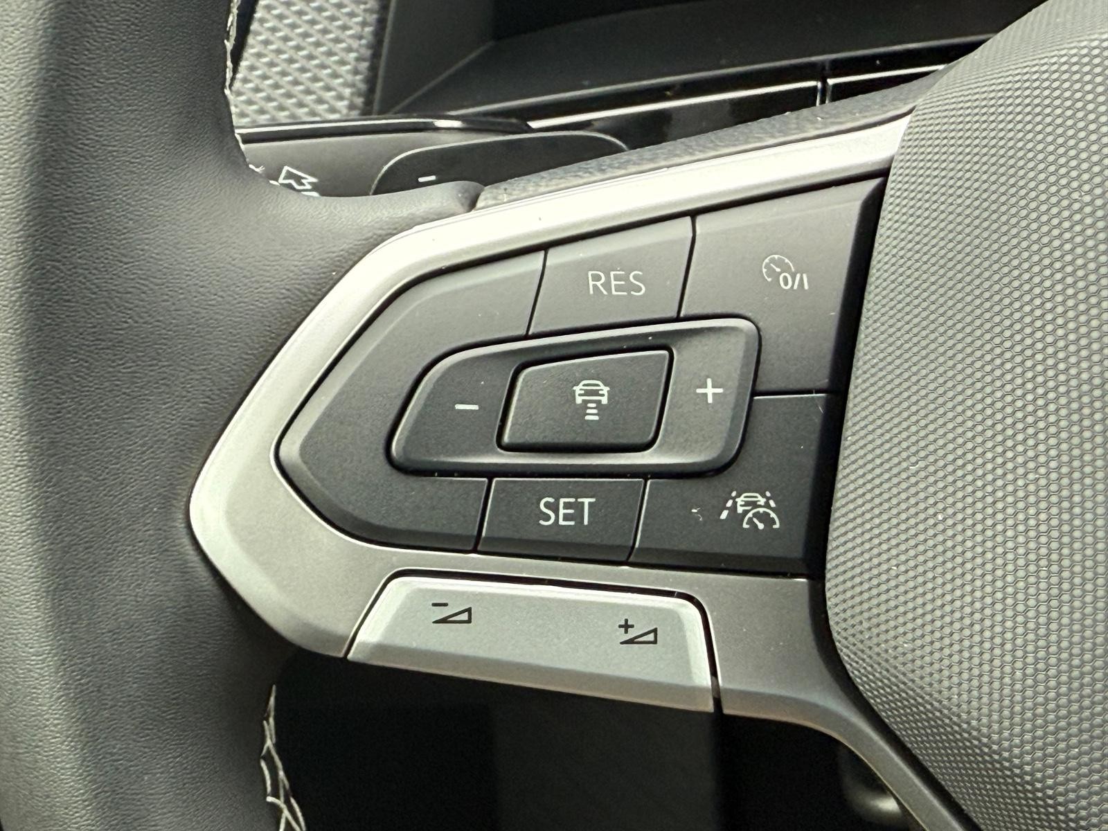 Volkswagen Atlas Cross Sport Vehicle Image 11