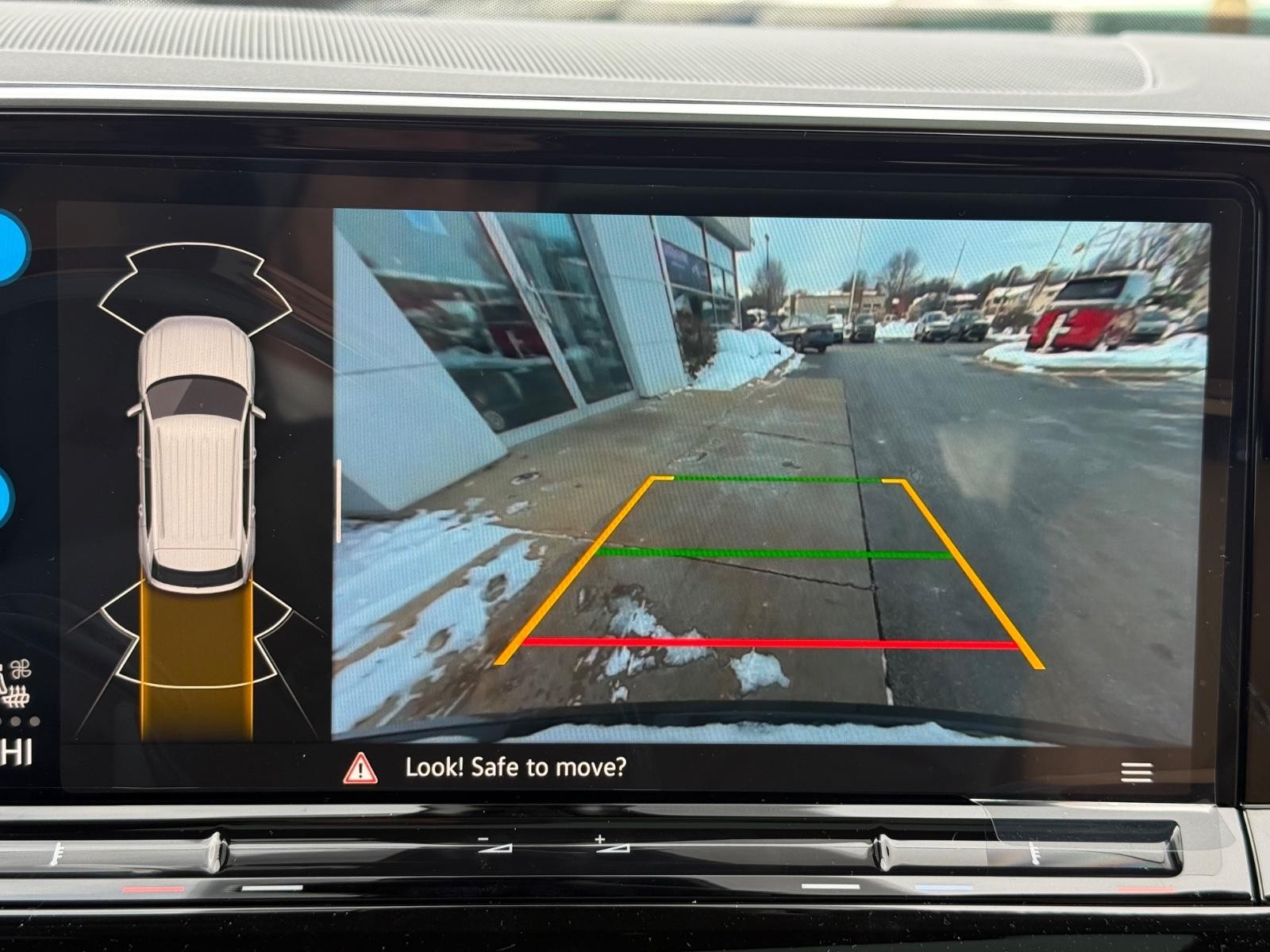 Volkswagen Atlas Cross Sport Vehicle Image 13