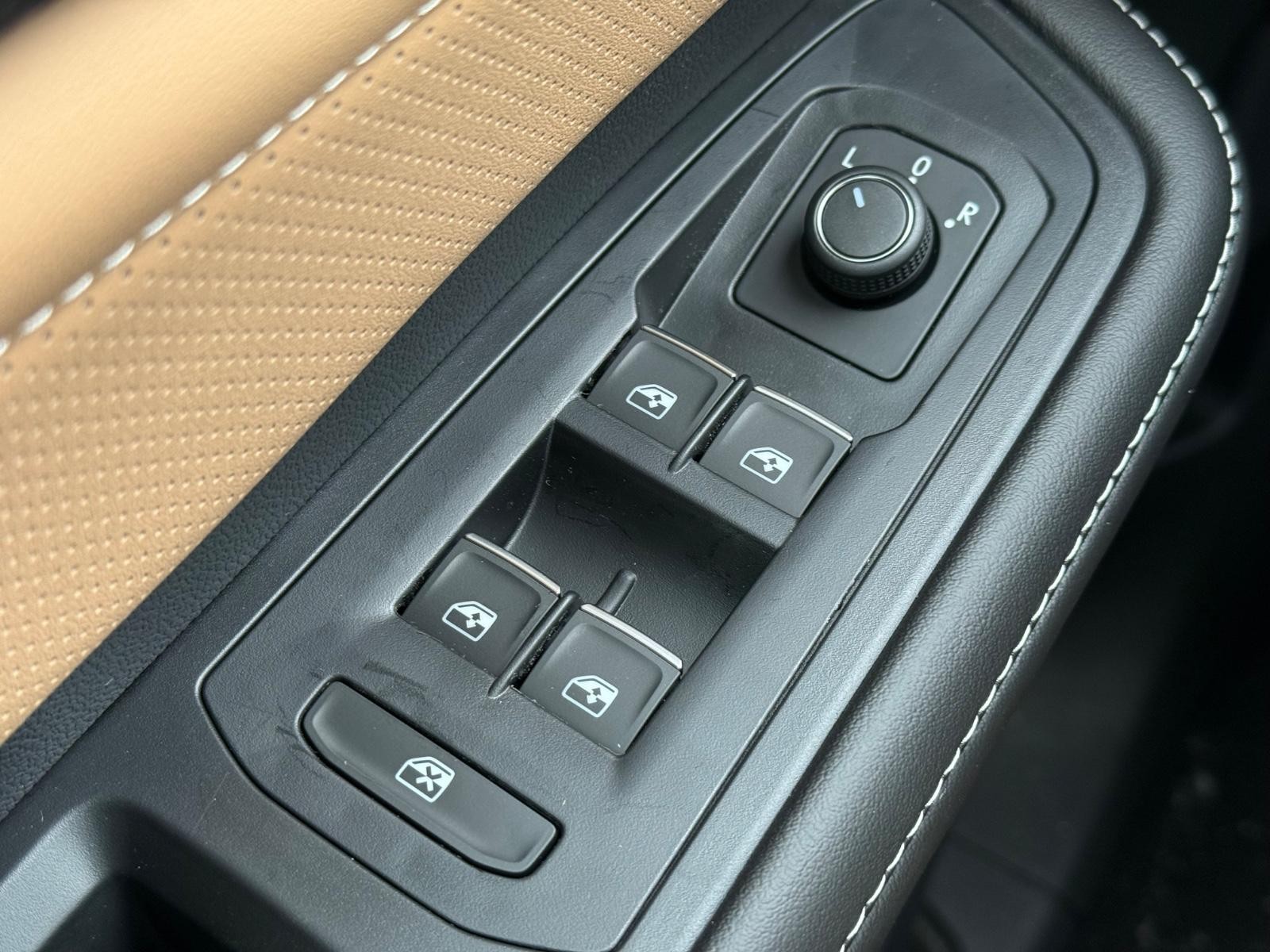 Volkswagen Atlas Cross Sport Vehicle Image 15