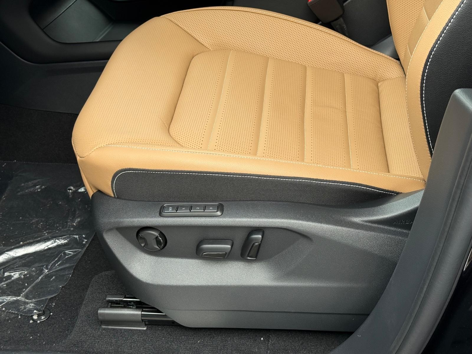 Volkswagen Atlas Cross Sport Vehicle Image 16