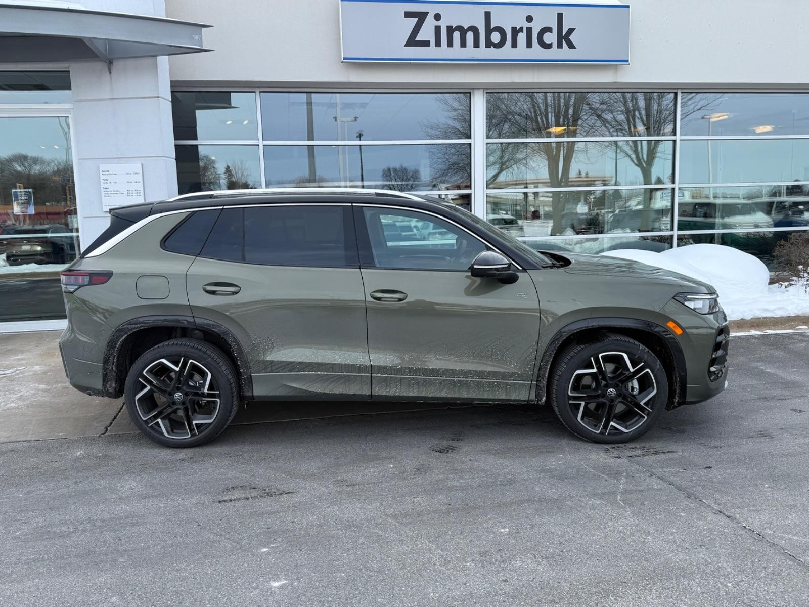 Volkswagen Tiguan Vehicle Image 02