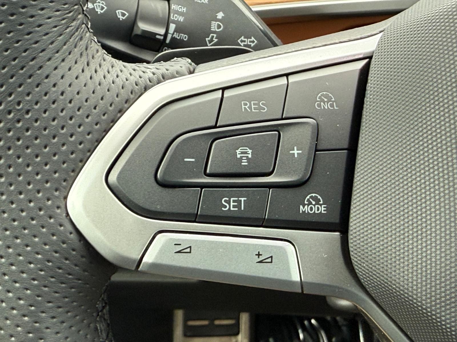 Volkswagen Tiguan Vehicle Image 10