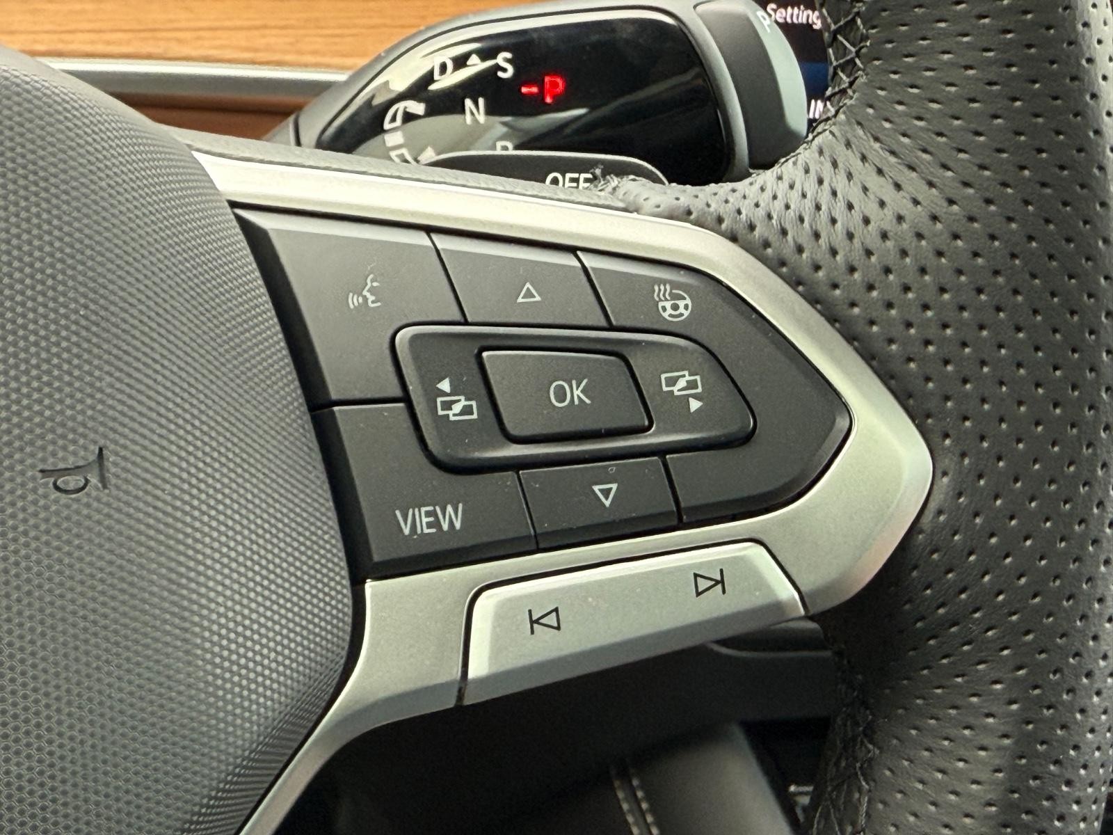 Volkswagen Tiguan Vehicle Image 11