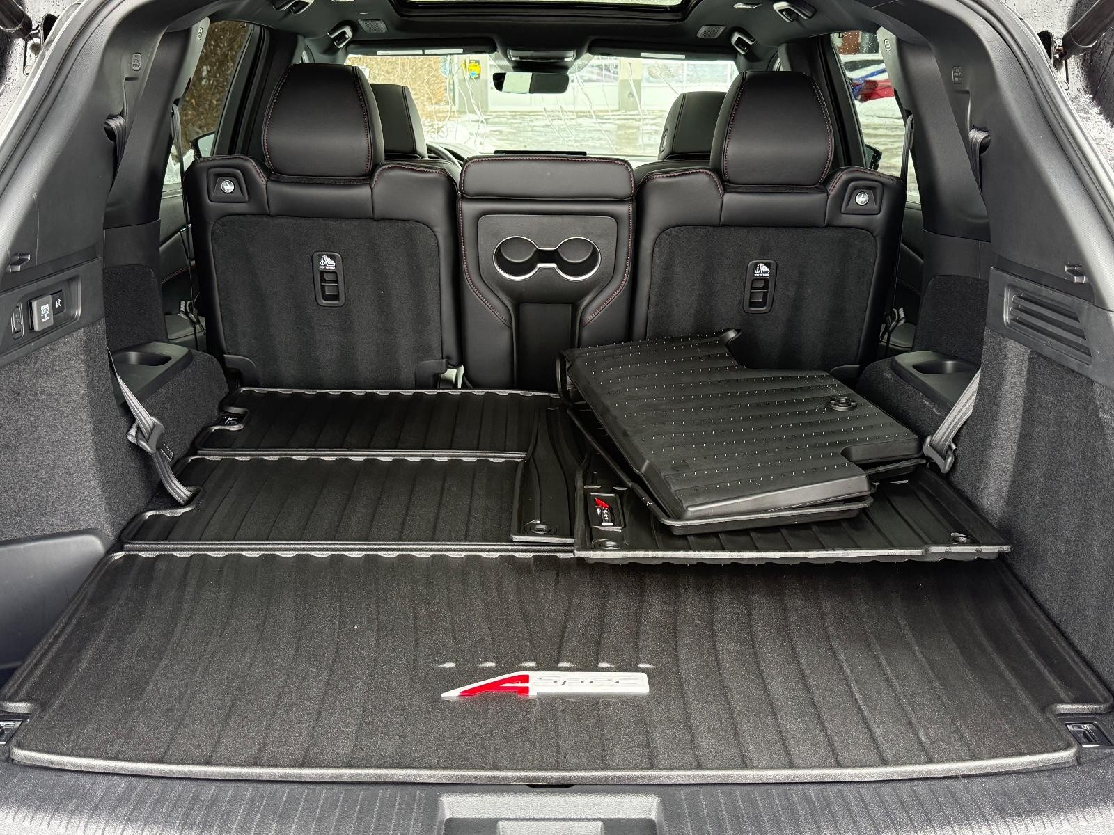 Acura MDX Vehicle Full-screen Gallery Image 05