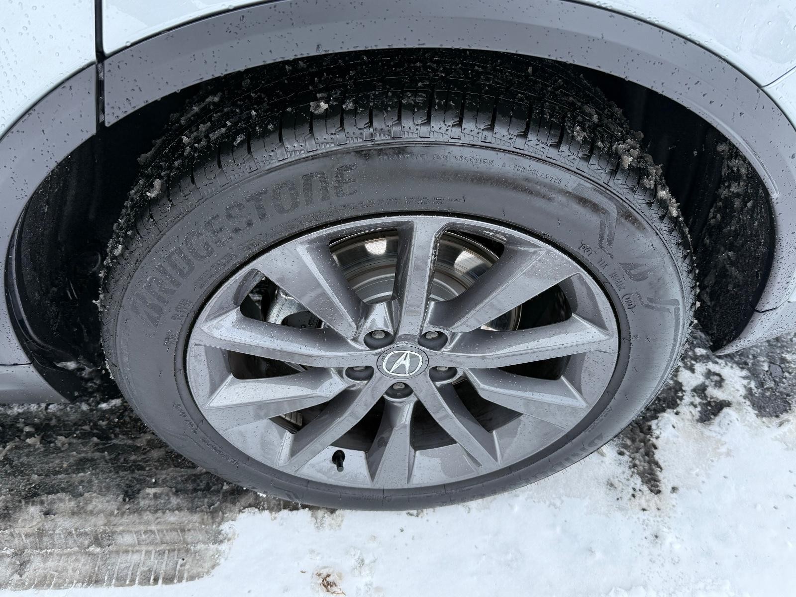 Acura MDX Vehicle Full-screen Gallery Image 07