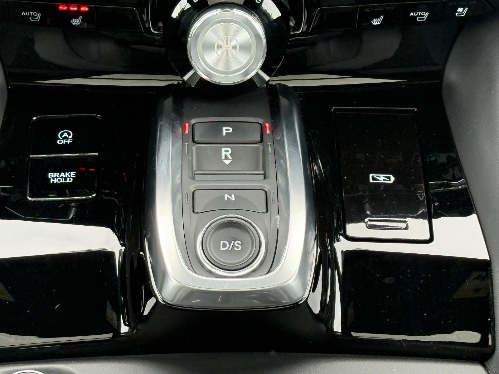 Acura MDX Vehicle Full-screen Gallery Image 13