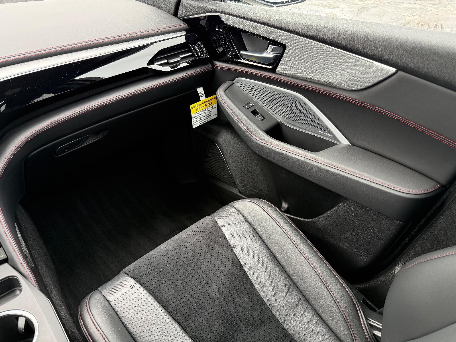 Acura MDX Vehicle Full-screen Gallery Image 15