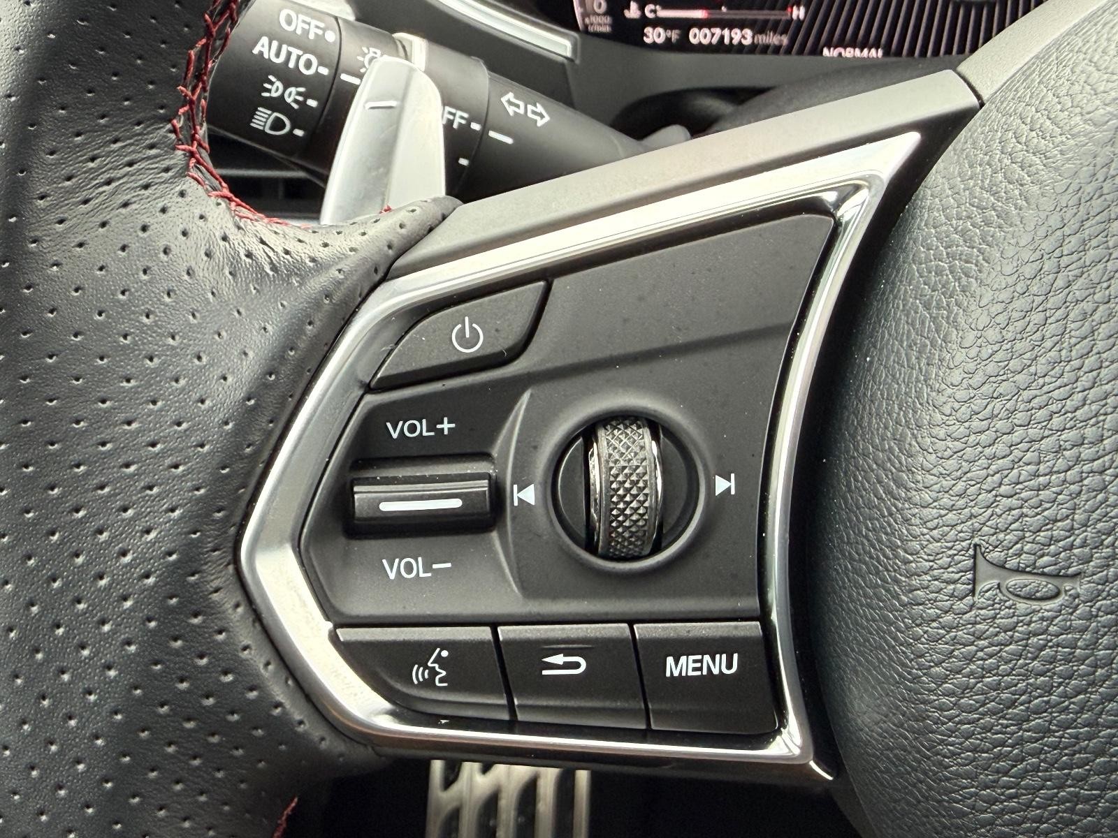 Acura MDX Vehicle Full-screen Gallery Image 16