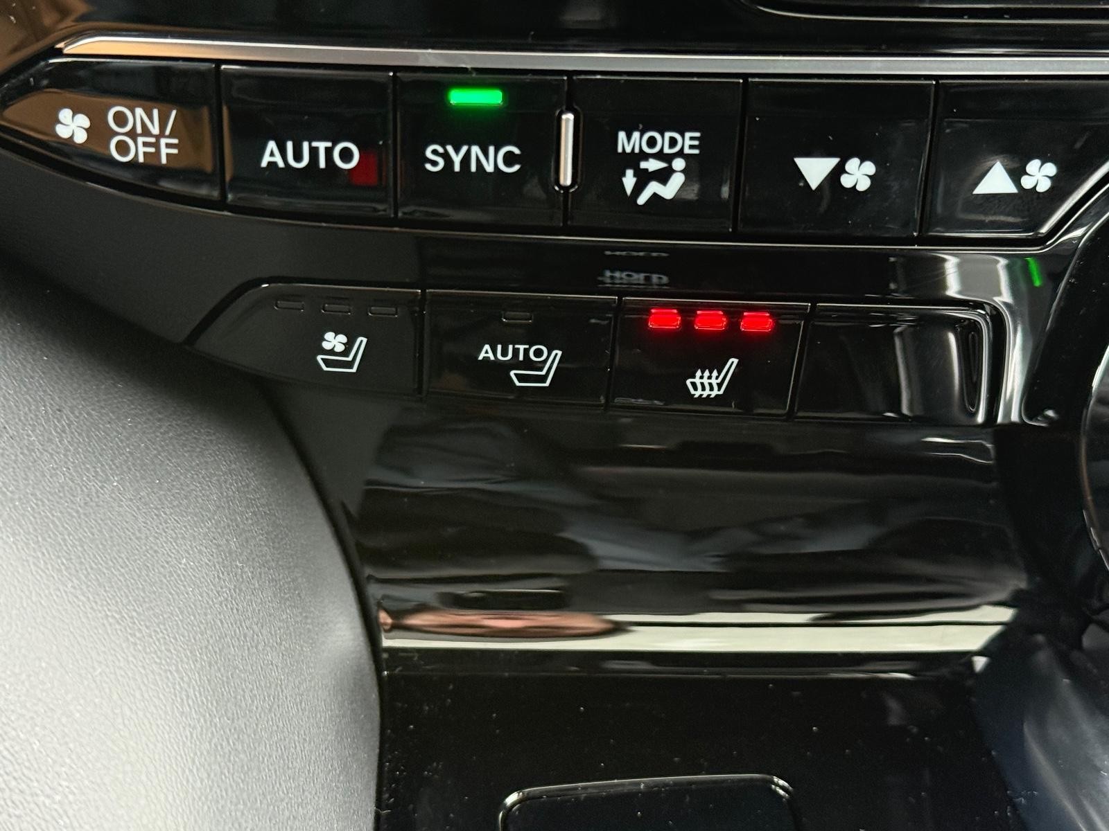 Acura MDX Vehicle Full-screen Gallery Image 20