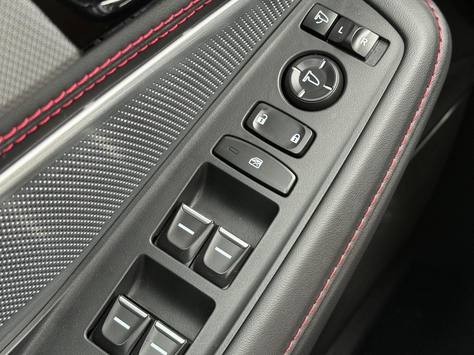 Acura MDX Vehicle Full-screen Gallery Image 21