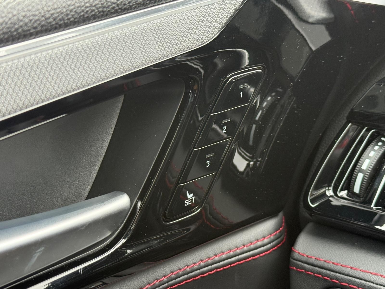 Acura MDX Vehicle Full-screen Gallery Image 22